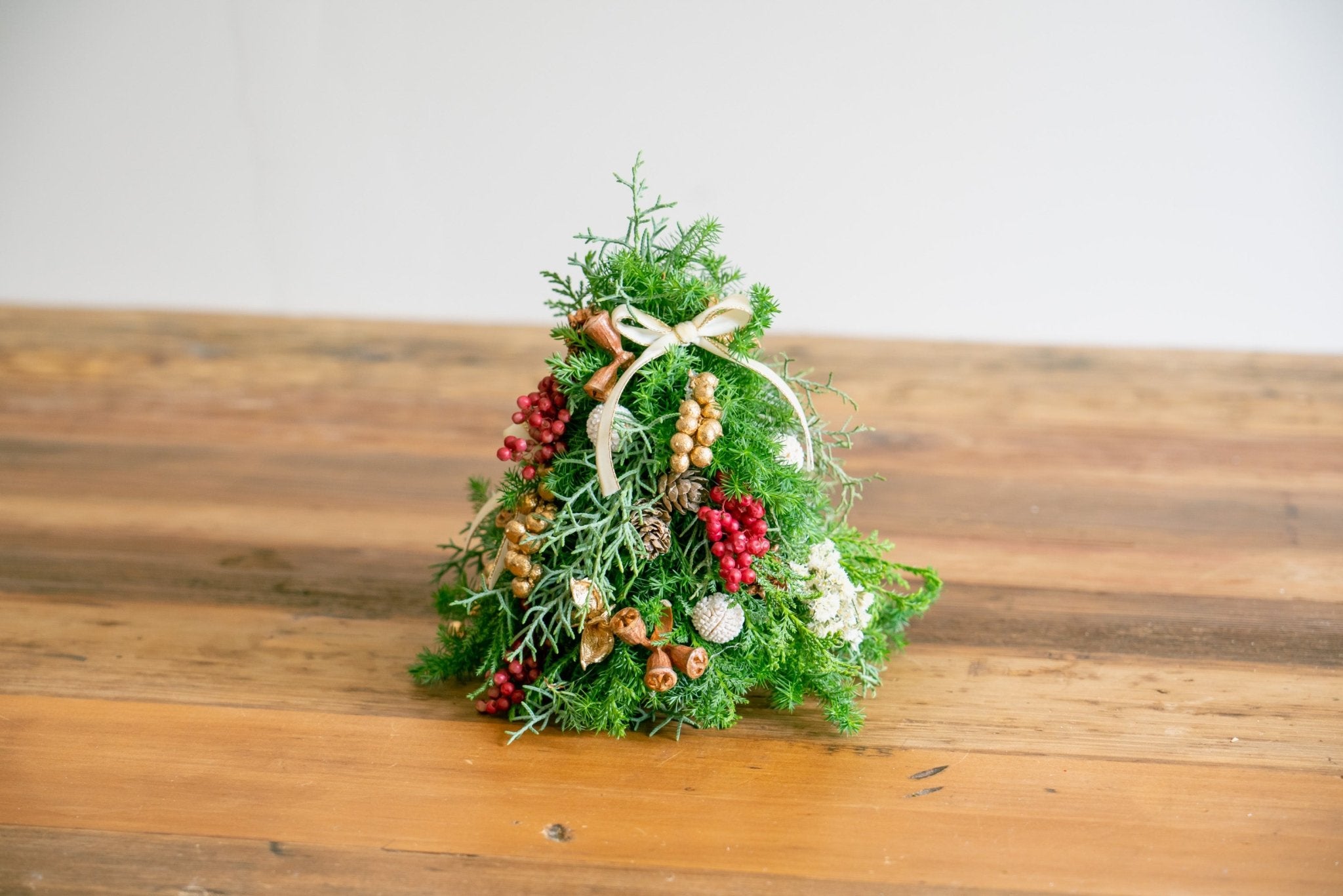 クリスマスツリーアレンジメントのレッスンのお知らせです! - Flower&Plants tette