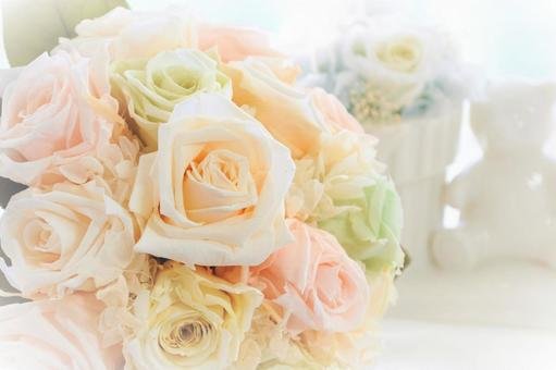 【保存版】プリザーブドフラワーの魅力を徹底解説!特徴からおすすめの花材まで - Flower&Plants tette
