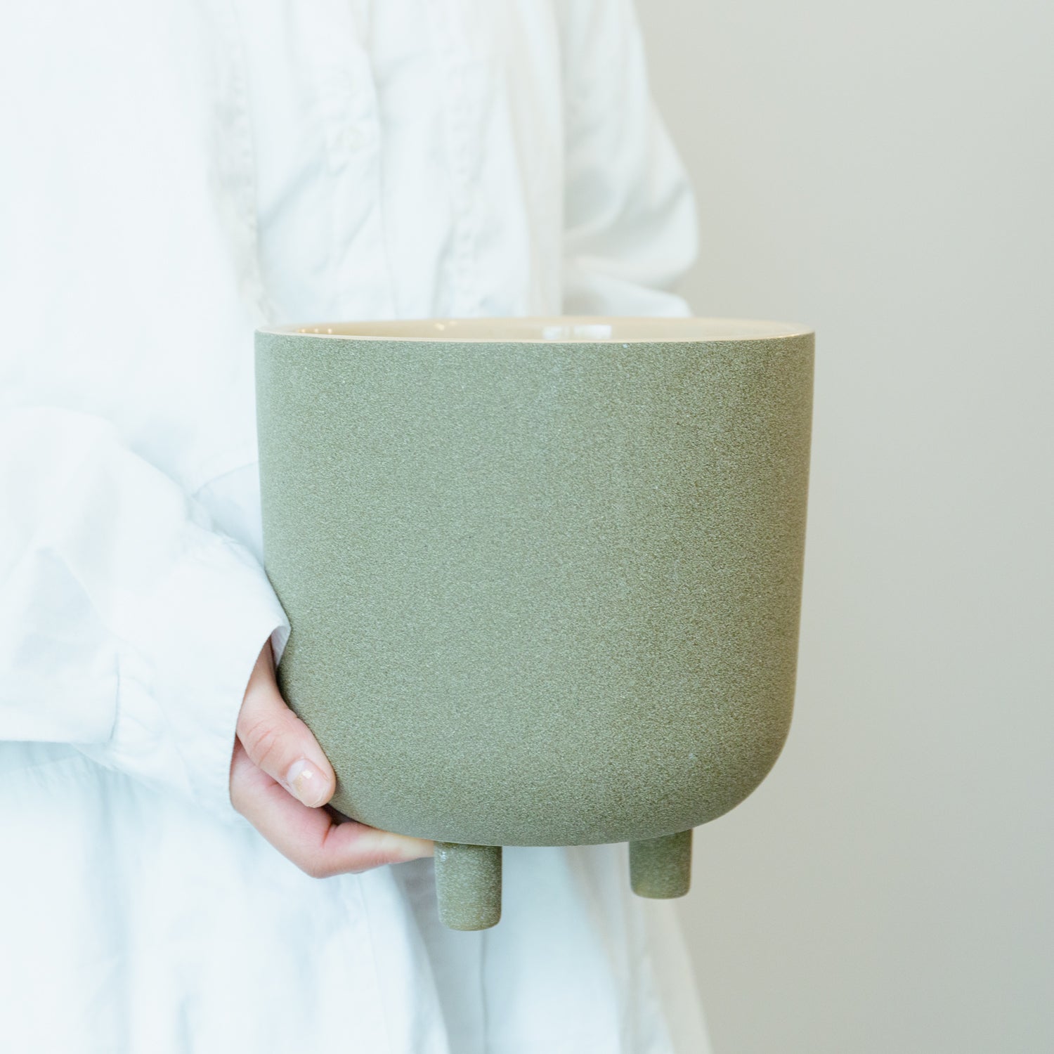 鉢カバー サネルマイ19をオーダーするならFlower&Plants tette │ 「手から手へ、想いを運ぶフラワーショップ」【板橋駅徒歩4分】【熟練フローリスト夫婦が運営】【最短2営業日で発送】【24時間365日注文OK】【ギフトは3300円〜】フラワーギフトを手から手へ、想いを込めたブーケやアレンジメントで大切な人に感謝と愛情を。シーンや用途に合わせて選びやすい豊富な種