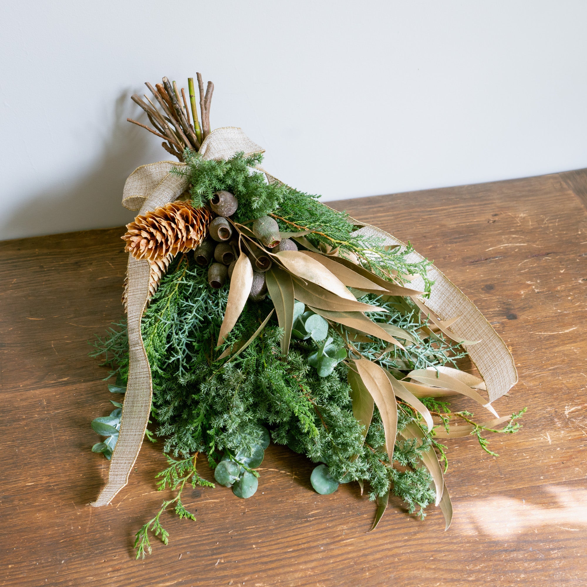 クリスマススワッグ2024をオーダーするならFlower&Plants tette │ 「手から手へ、想いを運ぶフラワーショップ」【板橋駅徒歩4分】【熟練フローリスト夫婦が運営】【最短2営業日で発送】【24時間365日注文OK】【ギフトは3300円〜】フラワーギフトを手から手へ、想いを込めたブーケやアレンジメントで大切な人に感謝と愛情を。シーンや用途に合わせて選びやすい豊富な種