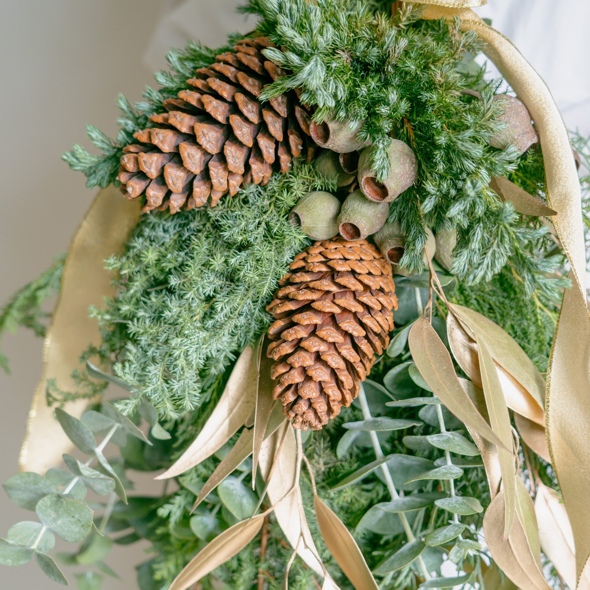 クリスマススワッグ2024をオーダーするならFlower&Plants tette │ 「手から手へ、想いを運ぶフラワーショップ」【板橋駅徒歩4分】【熟練フローリスト夫婦が運営】【最短2営業日で発送】【24時間365日注文OK】【ギフトは3300円〜】フラワーギフトを手から手へ、想いを込めたブーケやアレンジメントで大切な人に感謝と愛情を。シーンや用途に合わせて選びやすい豊富な種