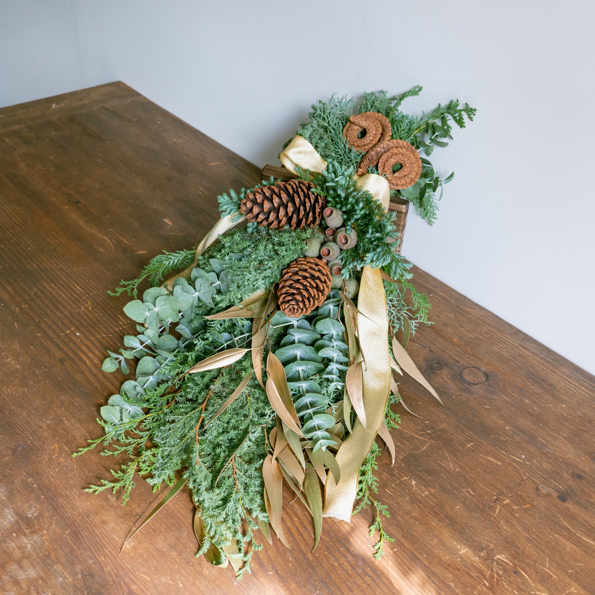 クリスマススワッグ2024をオーダーするならFlower&Plants tette │ 「手から手へ、想いを運ぶフラワーショップ」【板橋駅徒歩4分】【熟練フローリスト夫婦が運営】【最短2営業日で発送】【24時間365日注文OK】【ギフトは3300円〜】フラワーギフトを手から手へ、想いを込めたブーケやアレンジメントで大切な人に感謝と愛情を。シーンや用途に合わせて選びやすい豊富な種