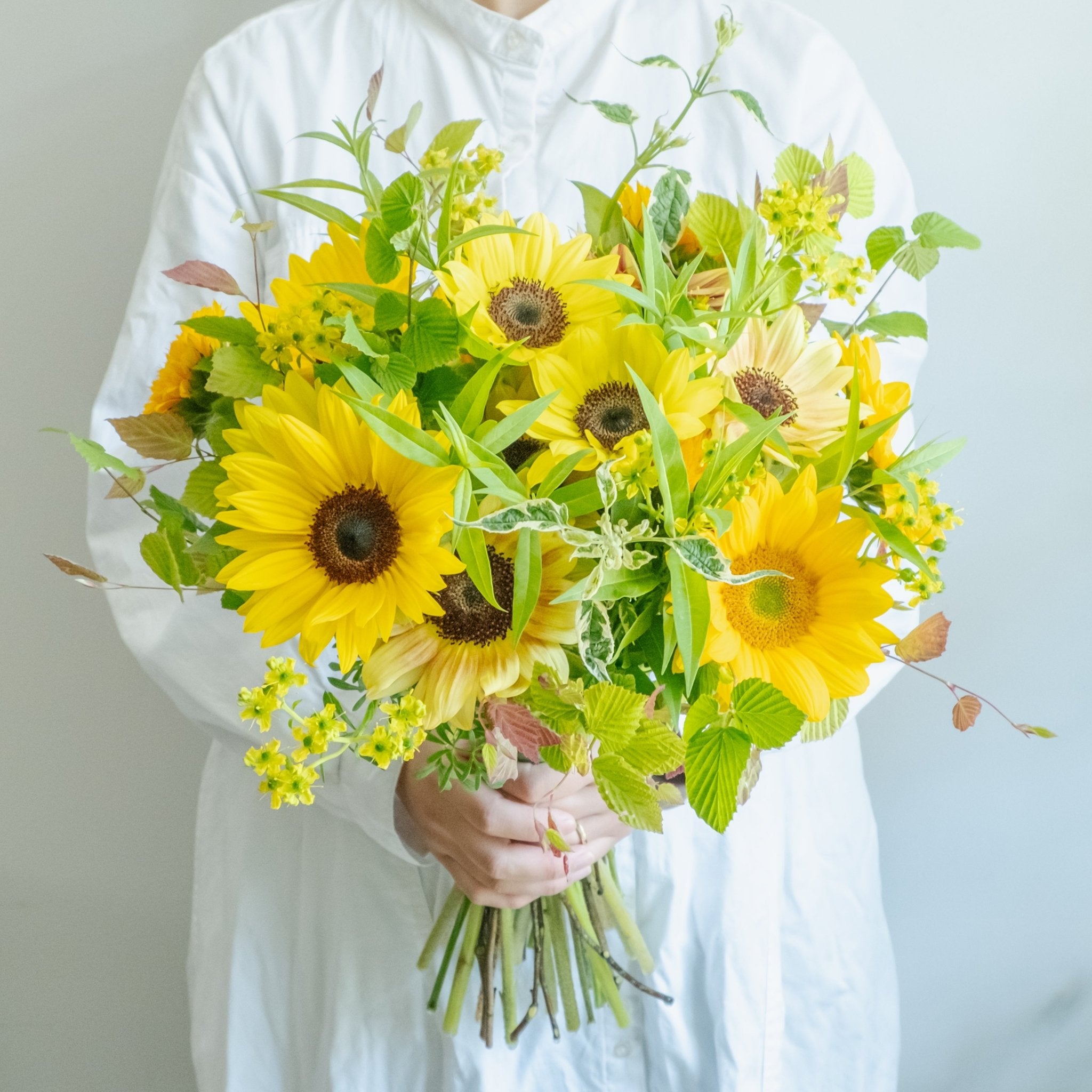 ひまわりのギフトをオーダーするならFlower&Plants tette │ 「手から手へ、想いを運ぶフラワーショップ」【板橋駅徒歩4分】【熟練フローリスト夫婦が運営】【最短2営業日で発送】【24時間365日注文OK】【ギフトは3300円〜】フラワーギフトを手から手へ、想いを込めたブーケやアレンジメントで大切な人に感謝と愛情を。シーンや用途に合わせて選びやすい豊富な種