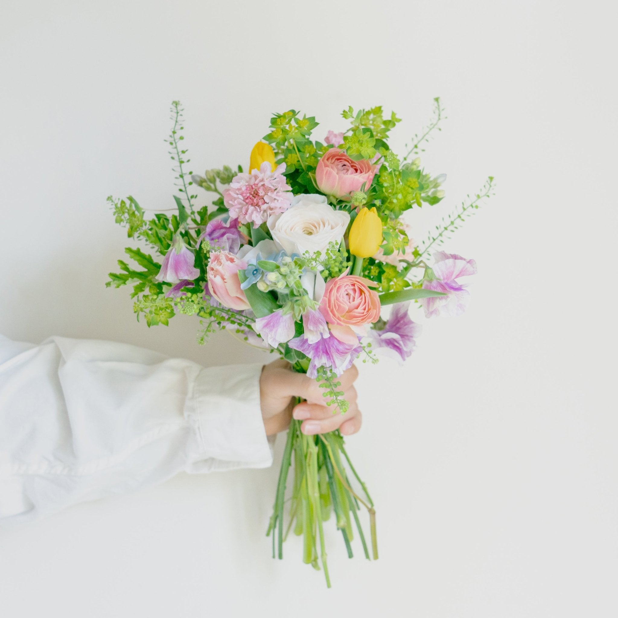 春のミックスギフトをオーダーするならFlower&Plants tette │ 「手から手へ、想いを運ぶフラワーショップ」【板橋駅徒歩4分】【熟練フローリスト夫婦が運営】【最短2営業日で発送】【24時間365日注文OK】【ギフトは3300円〜】フラワーギフトを手から手へ、想いを込めたブーケやアレンジメントで大切な人に感謝と愛情を。シーンや用途に合わせて選びやすい豊富な種