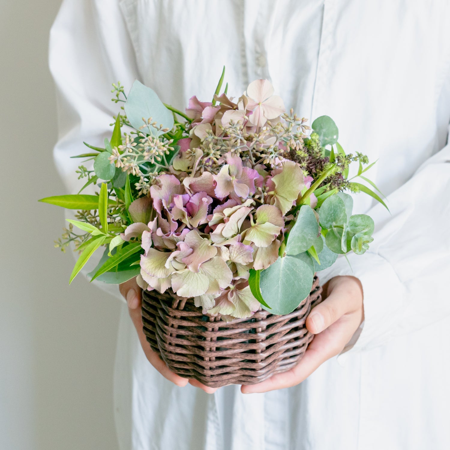 アジサイのギフトをオーダーするならFlower&Plants tette │ 「手から手へ、想いを運ぶフラワーショップ」【板橋駅徒歩4分】【熟練フローリスト夫婦が運営】【最短2営業日で発送】【24時間365日注文OK】【ギフトは3300円〜】フラワーギフトを手から手へ、想いを込めたブーケやアレンジメントで大切な人に感謝と愛情を。シーンや用途に合わせて選びやすい豊富な種