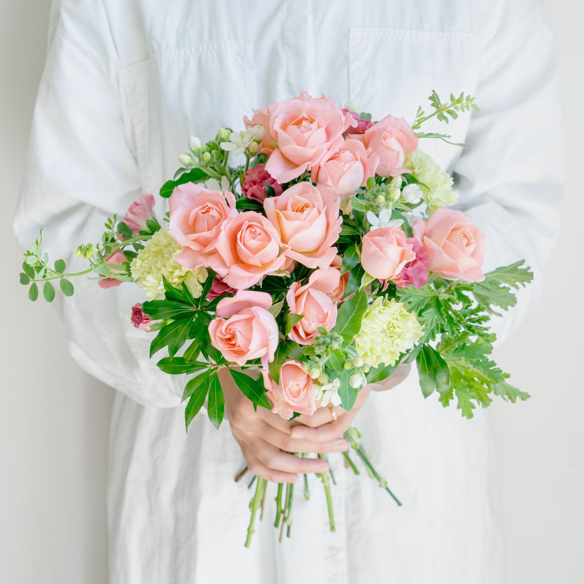 母の日 バラのギフトをオーダーするならFlower&Plants tette │ 「手から手へ、想いを運ぶフラワーショップ」【板橋駅徒歩4分】【熟練フローリスト夫婦が運営】【最短2営業日で発送】【24時間365日注文OK】【ギフトは3300円〜】フラワーギフトを手から手へ、想いを込めたブーケやアレンジメントで大切な人に感謝と愛情を。シーンや用途に合わせて選びやすい豊富な種