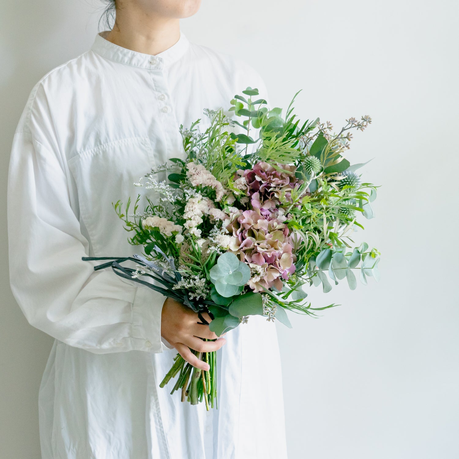 アジサイのギフトをオーダーするならFlower&Plants tette │ 「手から手へ、想いを運ぶフラワーショップ」【板橋駅徒歩4分】【熟練フローリスト夫婦が運営】【最短2営業日で発送】【24時間365日注文OK】【ギフトは3300円〜】フラワーギフトを手から手へ、想いを込めたブーケやアレンジメントで大切な人に感謝と愛情を。シーンや用途に合わせて選びやすい豊富な種