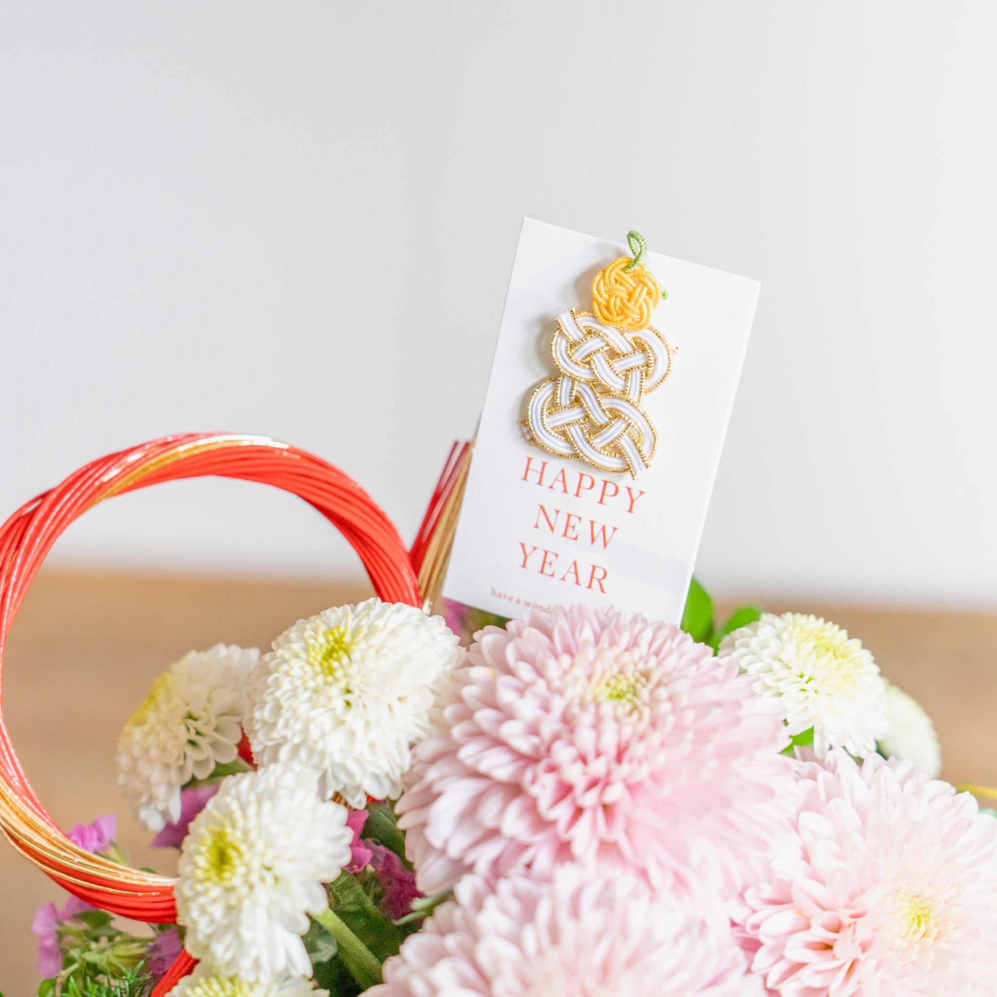 お正月のギフトをオーダーするならFlower&Plants tette │ 「手から手へ、想いを運ぶフラワーショップ」【板橋駅徒歩4分】【熟練フローリスト夫婦が運営】【最短2営業日で発送】【24時間365日注文OK】【ギフトは3300円〜】フラワーギフトを手から手へ、想いを込めたブーケやアレンジメントで大切な人に感謝と愛情を。シーンや用途に合わせて選びやすい豊富な種