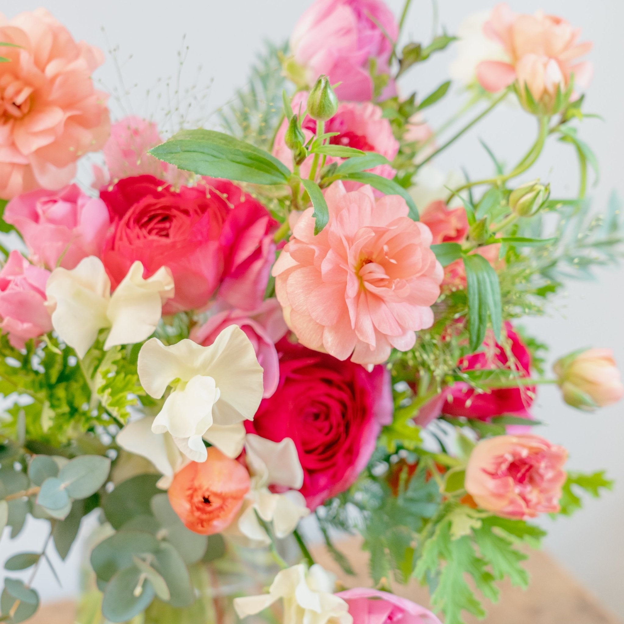 バレンタインブーケをオーダーするならFlower&Plants tette │ 「手から手へ、想いを運ぶフラワーショップ」【板橋駅徒歩4分】【熟練フローリスト夫婦が運営】【最短2営業日で発送】【24時間365日注文OK】【ギフトは3300円〜】フラワーギフトを手から手へ、想いを込めたブーケやアレンジメントで大切な人に感謝と愛情を。シーンや用途に合わせて選びやすい豊富な種