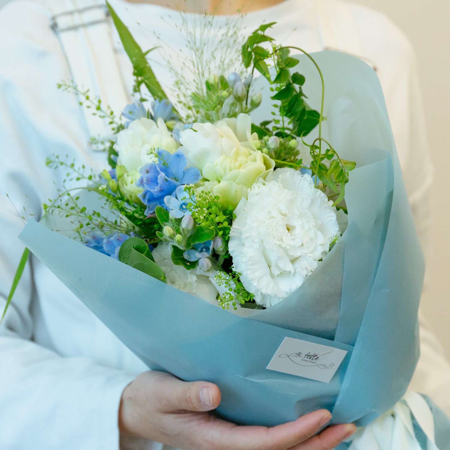 芍薬のギフトをオーダーするならFlower&Plants tette │ 「手から手へ、想いを運ぶフラワーショップ」【板橋駅徒歩4分】【熟練フローリスト夫婦が運営】【最短2営業日で発送】【24時間365日注文OK】【ギフトは3300円〜】フラワーギフトを手から手へ、想いを込めたブーケやアレンジメントで大切な人に感謝と愛情を。シーンや用途に合わせて選びやすい豊富な種