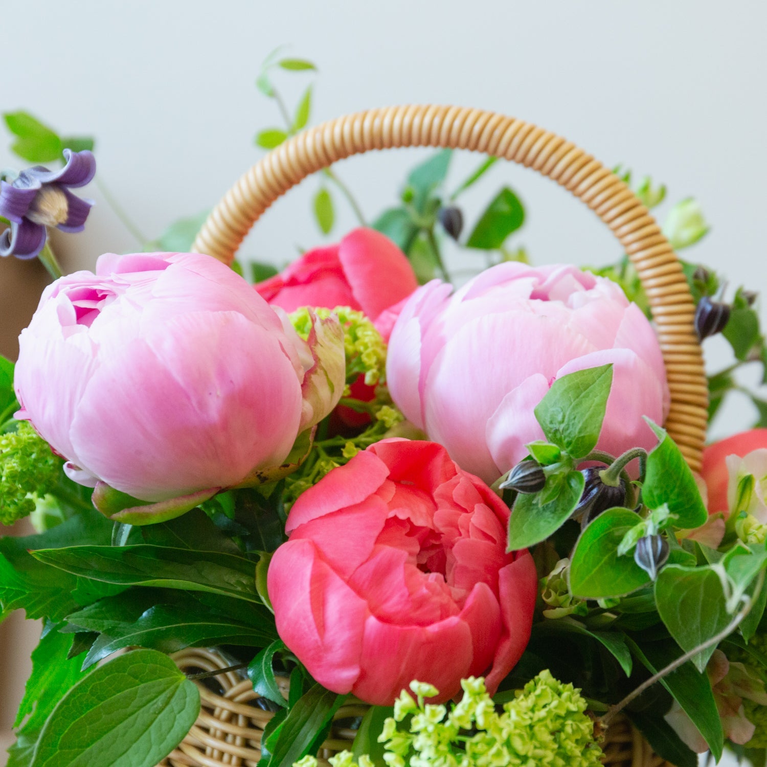 芍薬のギフトをオーダーするならFlower&Plants tette │ 「手から手へ、想いを運ぶフラワーショップ」【板橋駅徒歩4分】【熟練フローリスト夫婦が運営】【最短2営業日で発送】【24時間365日注文OK】【ギフトは3300円〜】フラワーギフトを手から手へ、想いを込めたブーケやアレンジメントで大切な人に感謝と愛情を。シーンや用途に合わせて選びやすい豊富な種