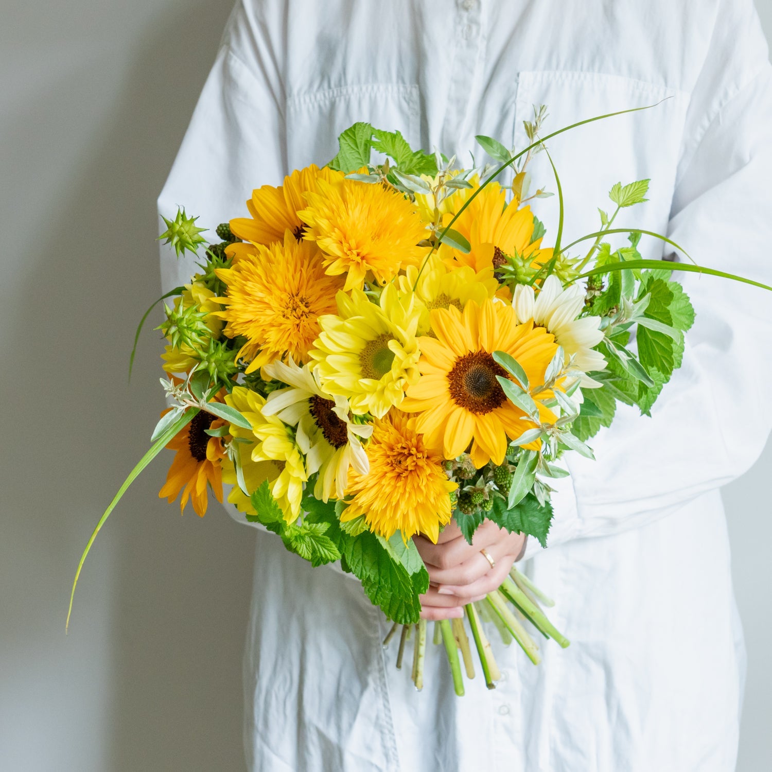 ひまわりのギフトをオーダーするならFlower&Plants tette │ 「手から手へ、想いを運ぶフラワーショップ」【板橋駅徒歩4分】【熟練フローリスト夫婦が運営】【最短2営業日で発送】【24時間365日注文OK】【ギフトは3300円〜】フラワーギフトを手から手へ、想いを込めたブーケやアレンジメントで大切な人に感謝と愛情を。シーンや用途に合わせて選びやすい豊富な種