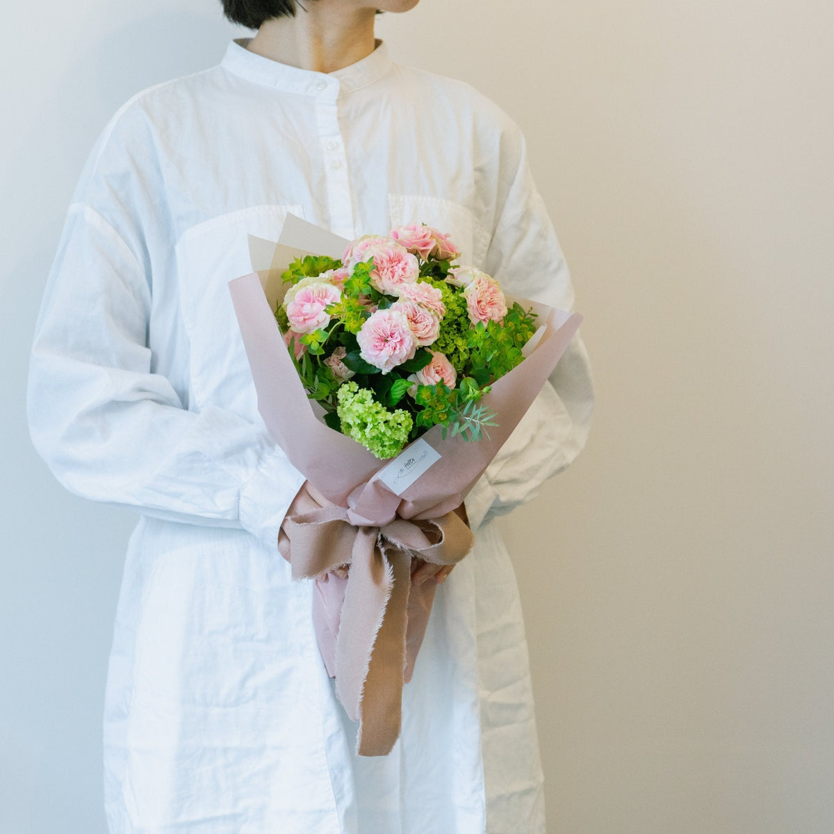 ブーケ ピンク系をオーダーするならFlower&Plants tette │ 「手から手へ、想いを運ぶフラワーショップ」【板橋駅徒歩4分】【熟練フローリスト夫婦が運営】【最短2営業日で発送】【24時間365日注文OK】【ギフトは3300円〜】フラワーギフトを手から手へ、想いを込めたブーケやアレンジメントで大切な人に感謝と愛情を。シーンや用途に合わせて選びやすい豊富な種