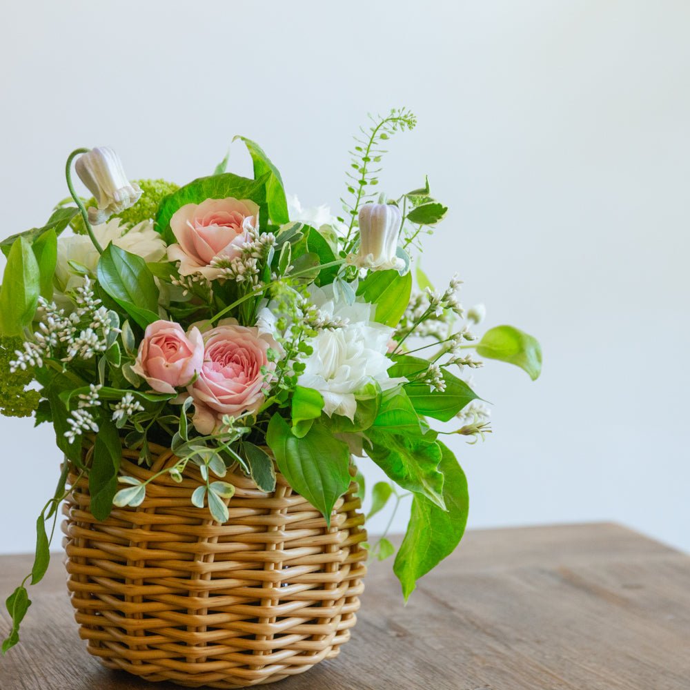 クレマチスのギフトをオーダーするならFlower&Plants tette │ 「手から手へ、想いを運ぶフラワーショップ」【板橋駅徒歩4分】【熟練フローリスト夫婦が運営】【最短2営業日で発送】【24時間365日注文OK】【ギフトは3300円〜】フラワーギフトを手から手へ、想いを込めたブーケやアレンジメントで大切な人に感謝と愛情を。シーンや用途に合わせて選びやすい豊富な種