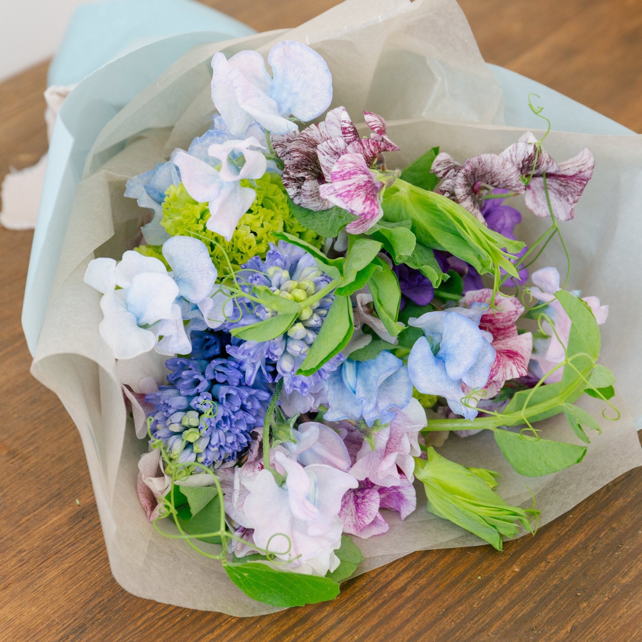 スイートピーのギフトをオーダーするならFlower&Plants tette │ 「手から手へ、想いを運ぶフラワーショップ」【板橋駅徒歩4分】【熟練フローリスト夫婦が運営】【最短2営業日で発送】【24時間365日注文OK】【ギフトは3300円〜】フラワーギフトを手から手へ、想いを込めたブーケやアレンジメントで大切な人に感謝と愛情を。シーンや用途に合わせて選びやすい豊富な種