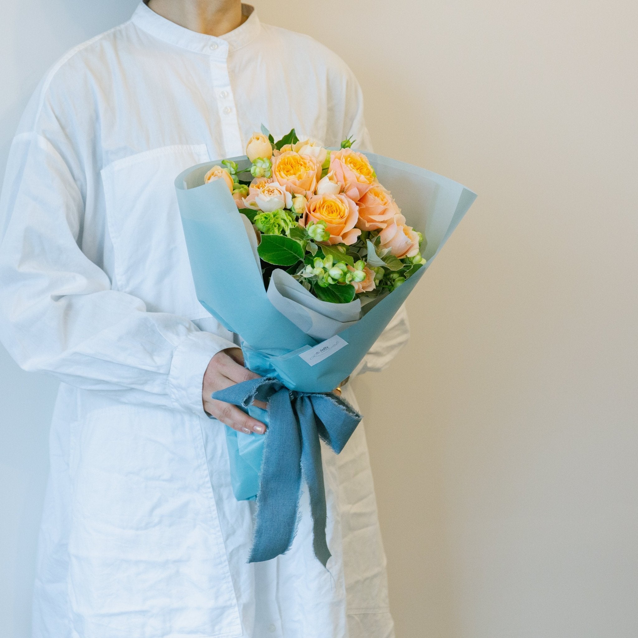 バラのギフトをオーダーするならFlower&Plants tette │ 「手から手へ、想いを運ぶフラワーショップ」【板橋駅徒歩4分】【熟練フローリスト夫婦が運営】【最短2営業日で発送】【24時間365日注文OK】【ギフトは3300円〜】フラワーギフトを手から手へ、想いを込めたブーケやアレンジメントで大切な人に感謝と愛情を。シーンや用途に合わせて選びやすい豊富な種