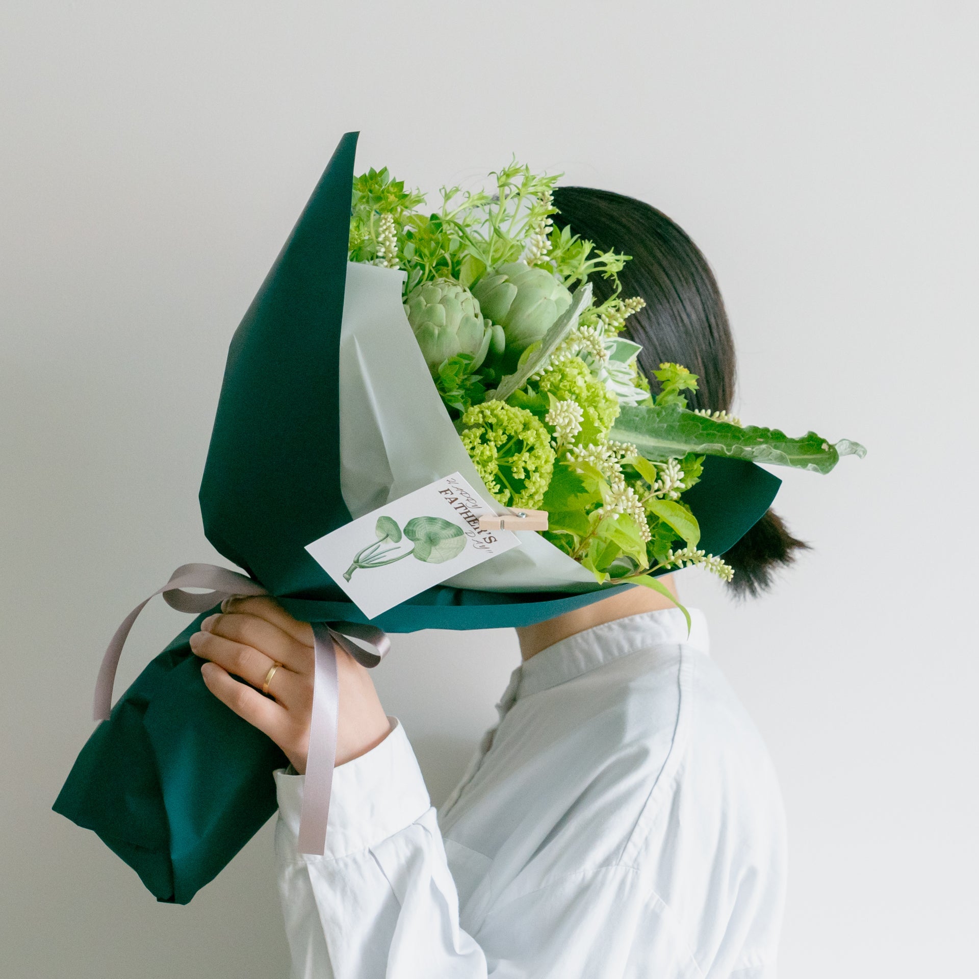 父の日ギフト用ブーケをオーダーするならFlower&Plants tette │ 「手から手へ、想いを運ぶフラワーショップ」【板橋駅徒歩4分】【熟練フローリスト夫婦が運営】【最短2営業日で発送】【24時間365日注文OK】【ギフトは3300円〜】フラワーギフトを手から手へ、想いを込めたブーケやアレンジメントで大切な人に感謝と愛情を。シーンや用途に合わせて選びやすい豊富な種