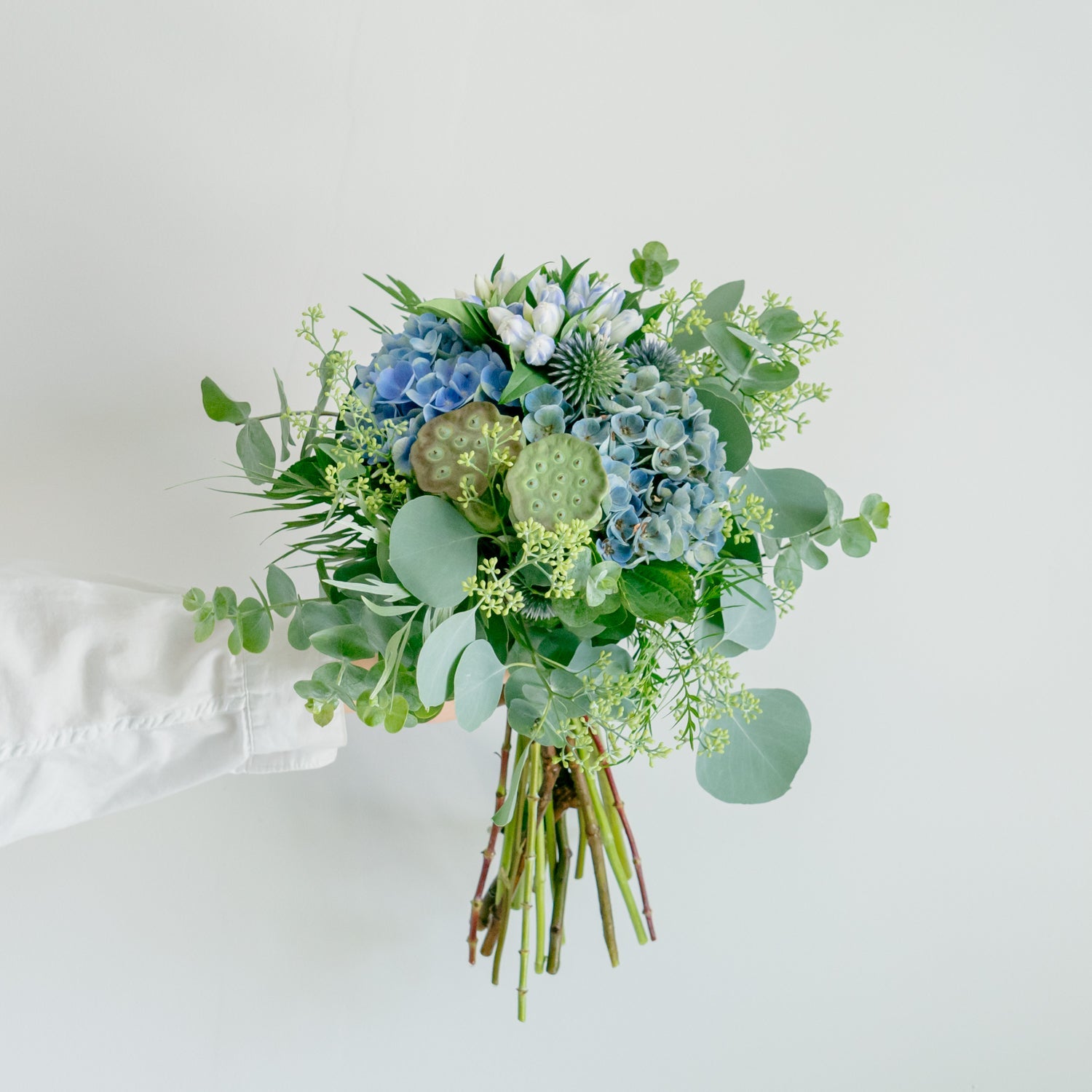 アジサイのギフトをオーダーするならFlower&Plants tette │ 「手から手へ、想いを運ぶフラワーショップ」【板橋駅徒歩4分】【熟練フローリスト夫婦が運営】【最短2営業日で発送】【24時間365日注文OK】【ギフトは3300円〜】フラワーギフトを手から手へ、想いを込めたブーケやアレンジメントで大切な人に感謝と愛情を。シーンや用途に合わせて選びやすい豊富な種