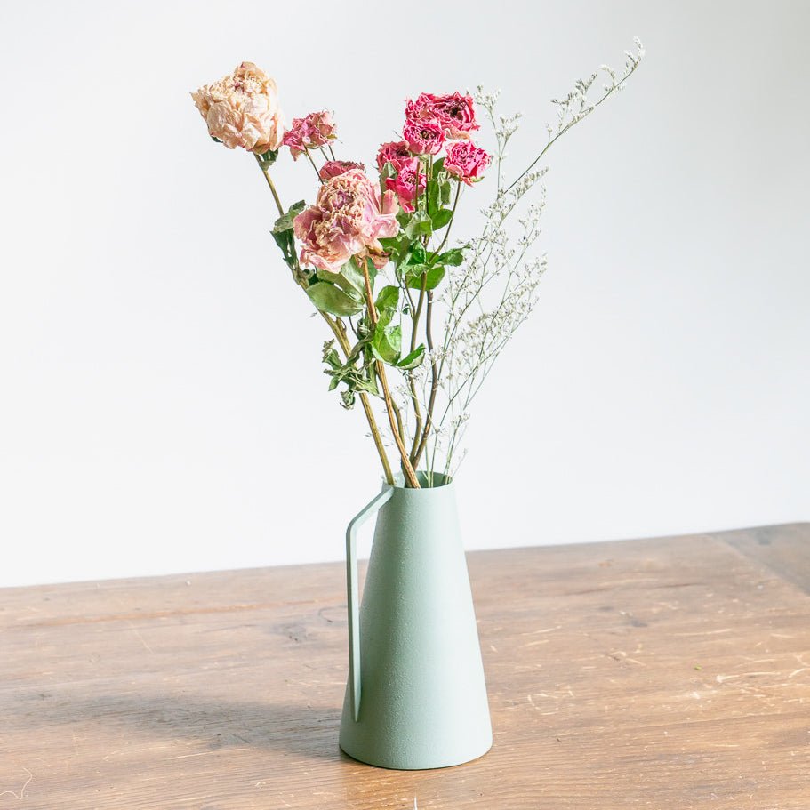 ドライフラワーの定期便をオーダーするならFlower&Plants tette │ 「手から手へ、想いを運ぶフラワーショップ」【板橋駅徒歩4分】【熟練フローリスト夫婦が運営】【最短2営業日で発送】【24時間365日注文OK】【ギフトは3300円〜】フラワーギフトを手から手へ、想いを込めたブーケやアレンジメントで大切な人に感謝と愛情を。シーンや用途に合わせて選びやすい豊富な種