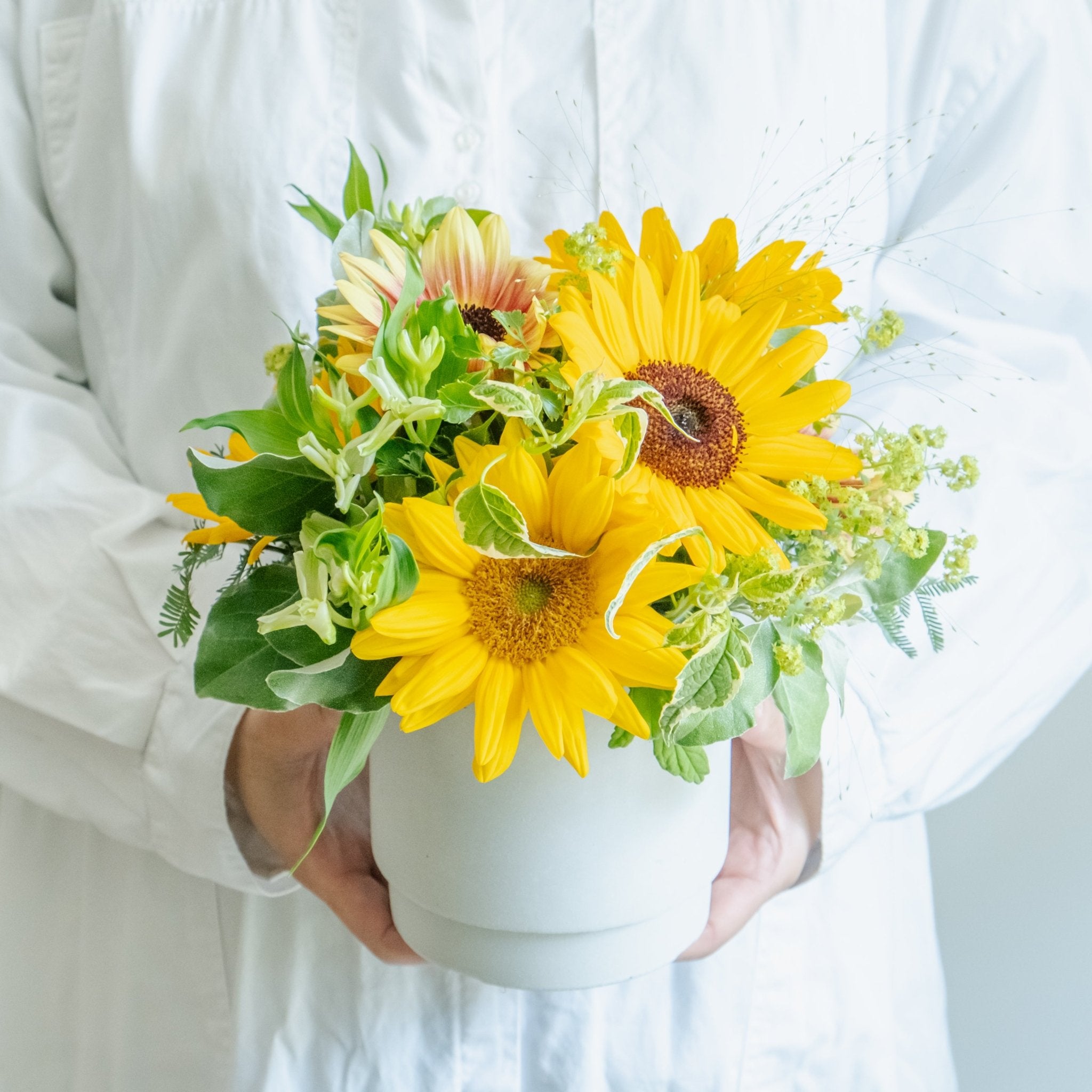 ひまわりのギフトをオーダーするならFlower&Plants tette │ 「手から手へ、想いを運ぶフラワーショップ」【板橋駅徒歩4分】【熟練フローリスト夫婦が運営】【最短2営業日で発送】【24時間365日注文OK】【ギフトは3300円〜】フラワーギフトを手から手へ、想いを込めたブーケやアレンジメントで大切な人に感謝と愛情を。シーンや用途に合わせて選びやすい豊富な種
