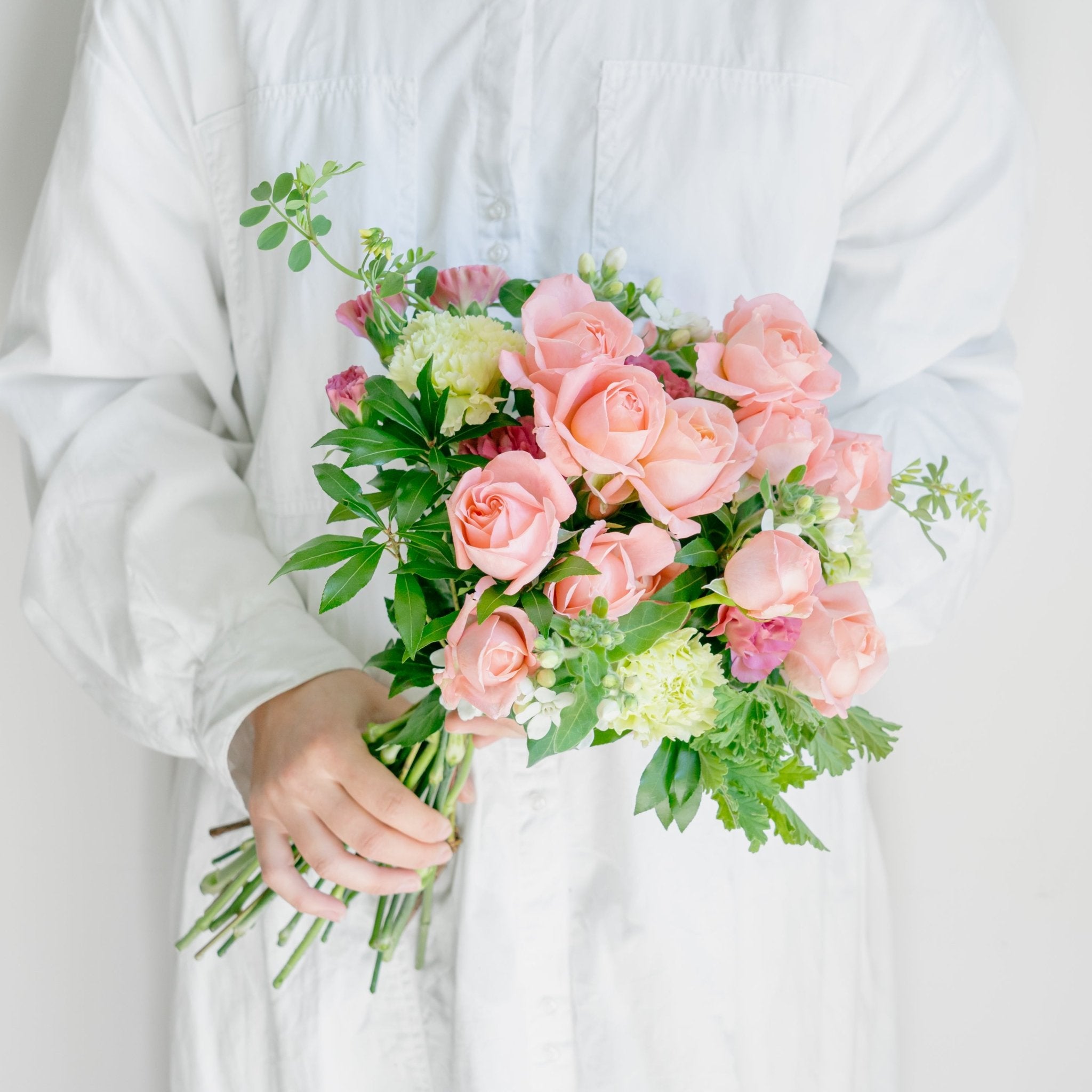 母の日 バラのギフトをオーダーするならFlower&Plants tette │ 「手から手へ、想いを運ぶフラワーショップ」【板橋駅徒歩4分】【熟練フローリスト夫婦が運営】【最短2営業日で発送】【24時間365日注文OK】【ギフトは3300円〜】フラワーギフトを手から手へ、想いを込めたブーケやアレンジメントで大切な人に感謝と愛情を。シーンや用途に合わせて選びやすい豊富な種