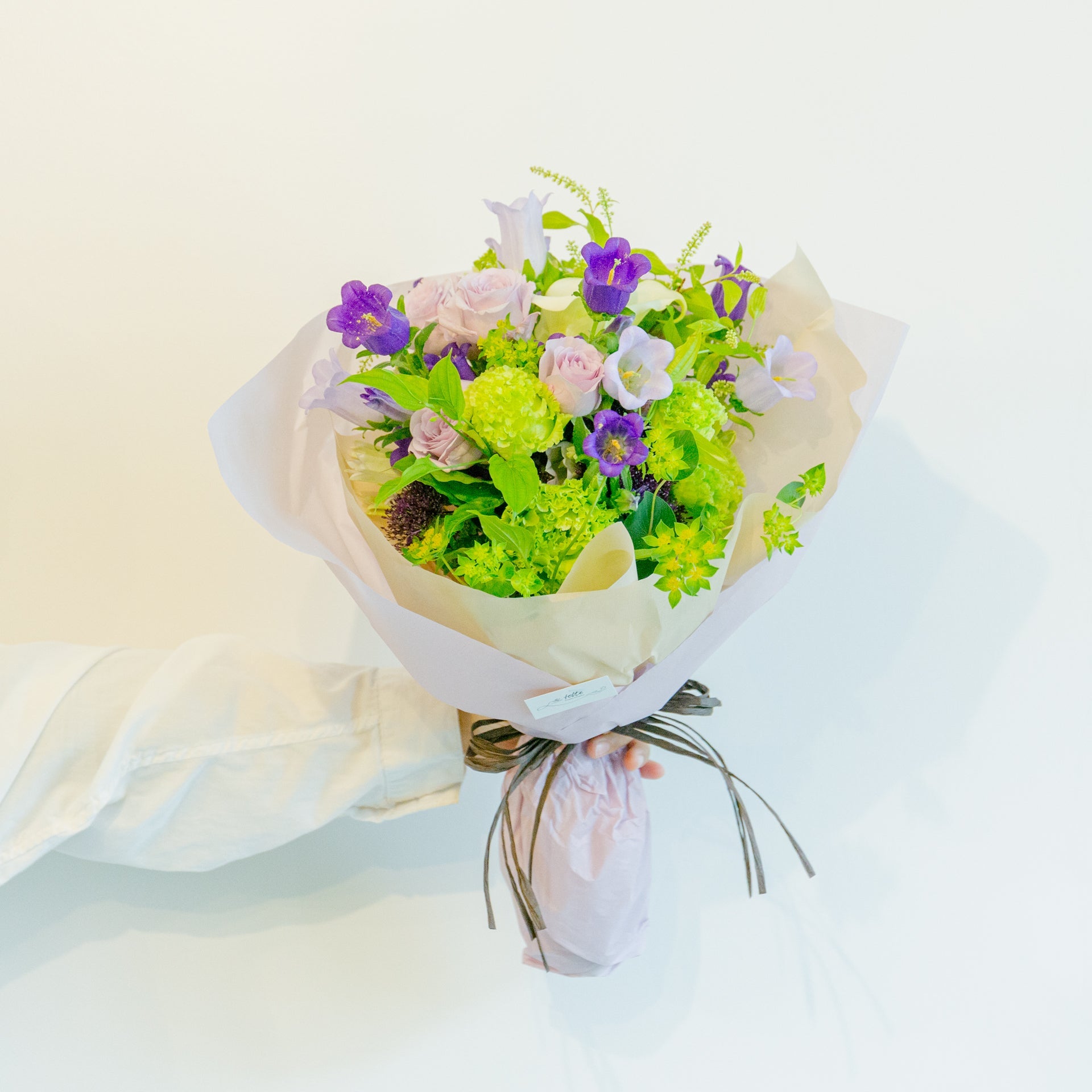 カンパニュラのギフトをオーダーするならFlower&Plants tette │ 「手から手へ、想いを運ぶフラワーショップ」【板橋駅徒歩4分】【熟練フローリスト夫婦が運営】【最短2営業日で発送】【24時間365日注文OK】【ギフトは3300円〜】フラワーギフトを手から手へ、想いを込めたブーケやアレンジメントで大切な人に感謝と愛情を。シーンや用途に合わせて選びやすい豊富な種