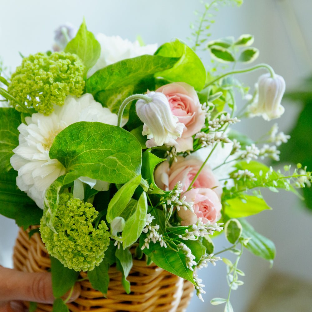 クレマチスのギフトをオーダーするならFlower&Plants tette │ 「手から手へ、想いを運ぶフラワーショップ」【板橋駅徒歩4分】【熟練フローリスト夫婦が運営】【最短2営業日で発送】【24時間365日注文OK】【ギフトは3300円〜】フラワーギフトを手から手へ、想いを込めたブーケやアレンジメントで大切な人に感謝と愛情を。シーンや用途に合わせて選びやすい豊富な種