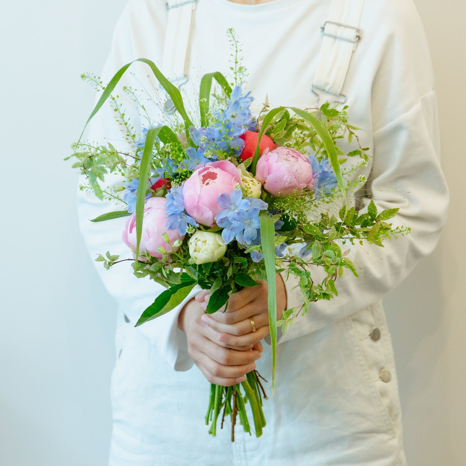 芍薬のギフトをオーダーするならFlower&Plants tette │ 「手から手へ、想いを運ぶフラワーショップ」【板橋駅徒歩4分】【熟練フローリスト夫婦が運営】【最短2営業日で発送】【24時間365日注文OK】【ギフトは3300円〜】フラワーギフトを手から手へ、想いを込めたブーケやアレンジメントで大切な人に感謝と愛情を。シーンや用途に合わせて選びやすい豊富な種