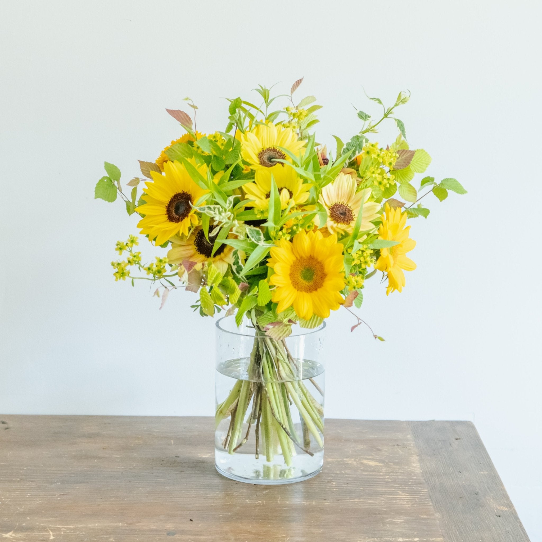 ひまわりのギフトをオーダーするならFlower&Plants tette │ 「手から手へ、想いを運ぶフラワーショップ」【板橋駅徒歩4分】【熟練フローリスト夫婦が運営】【最短2営業日で発送】【24時間365日注文OK】【ギフトは3300円〜】フラワーギフトを手から手へ、想いを込めたブーケやアレンジメントで大切な人に感謝と愛情を。シーンや用途に合わせて選びやすい豊富な種