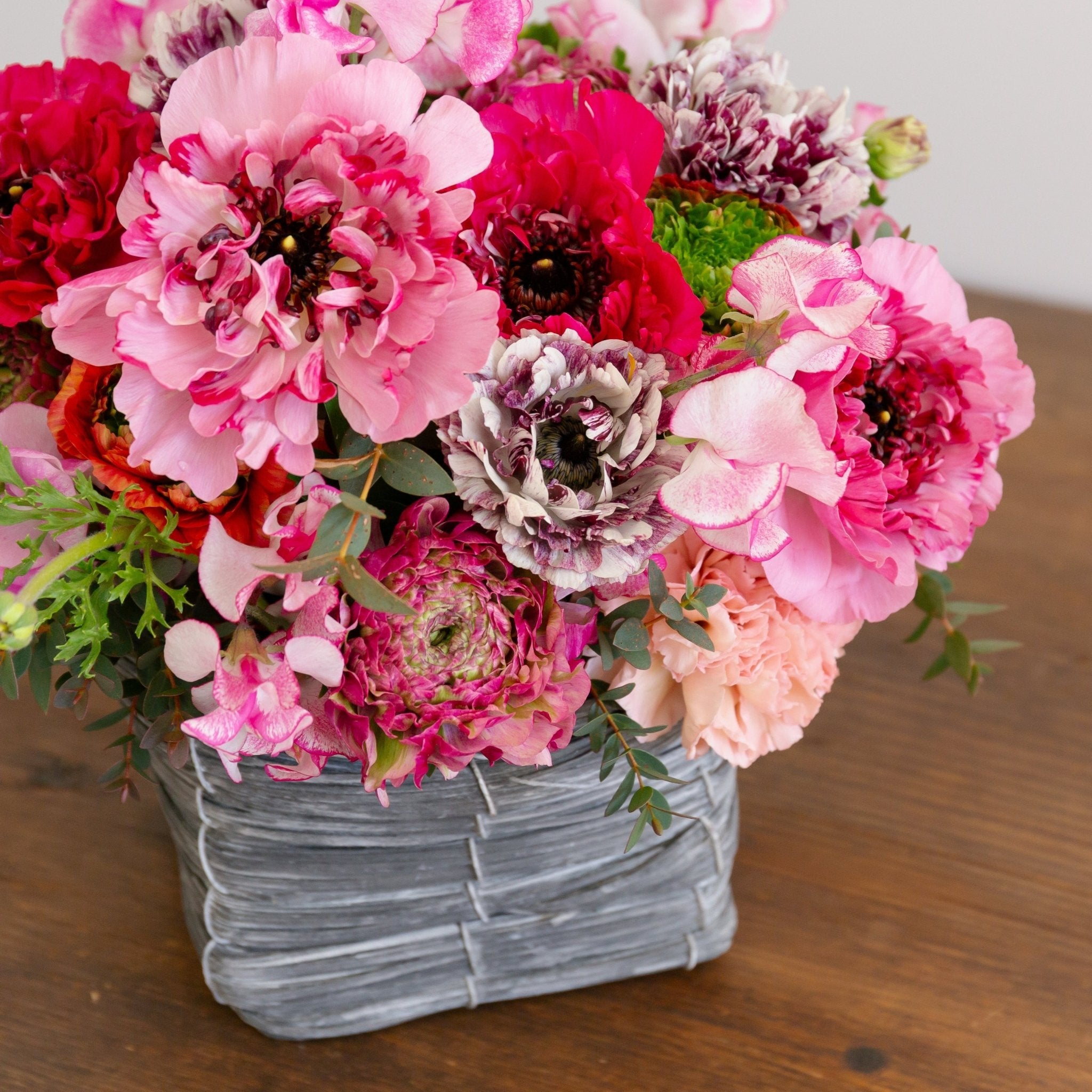 ラナンキュラスのギフトをオーダーするならFlower&Plants tette │ 「手から手へ、想いを運ぶフラワーショップ」【板橋駅徒歩4分】【熟練フローリスト夫婦が運営】【最短2営業日で発送】【24時間365日注文OK】【ギフトは3300円〜】フラワーギフトを手から手へ、想いを込めたブーケやアレンジメントで大切な人に感謝と愛情を。シーンや用途に合わせて選びやすい豊富な種