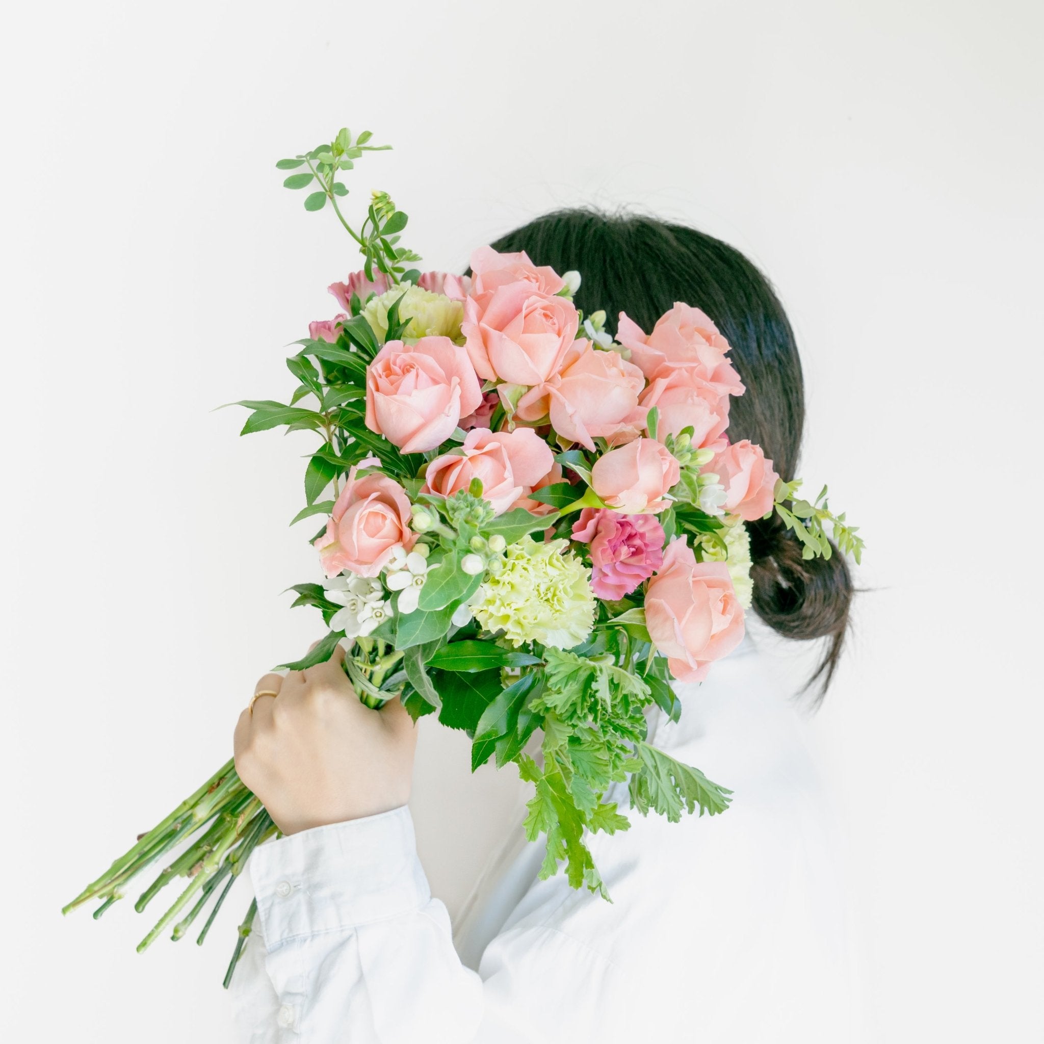 母の日 バラのギフトをオーダーするならFlower&Plants tette │ 「手から手へ、想いを運ぶフラワーショップ」【板橋駅徒歩4分】【熟練フローリスト夫婦が運営】【最短2営業日で発送】【24時間365日注文OK】【ギフトは3300円〜】フラワーギフトを手から手へ、想いを込めたブーケやアレンジメントで大切な人に感謝と愛情を。シーンや用途に合わせて選びやすい豊富な種