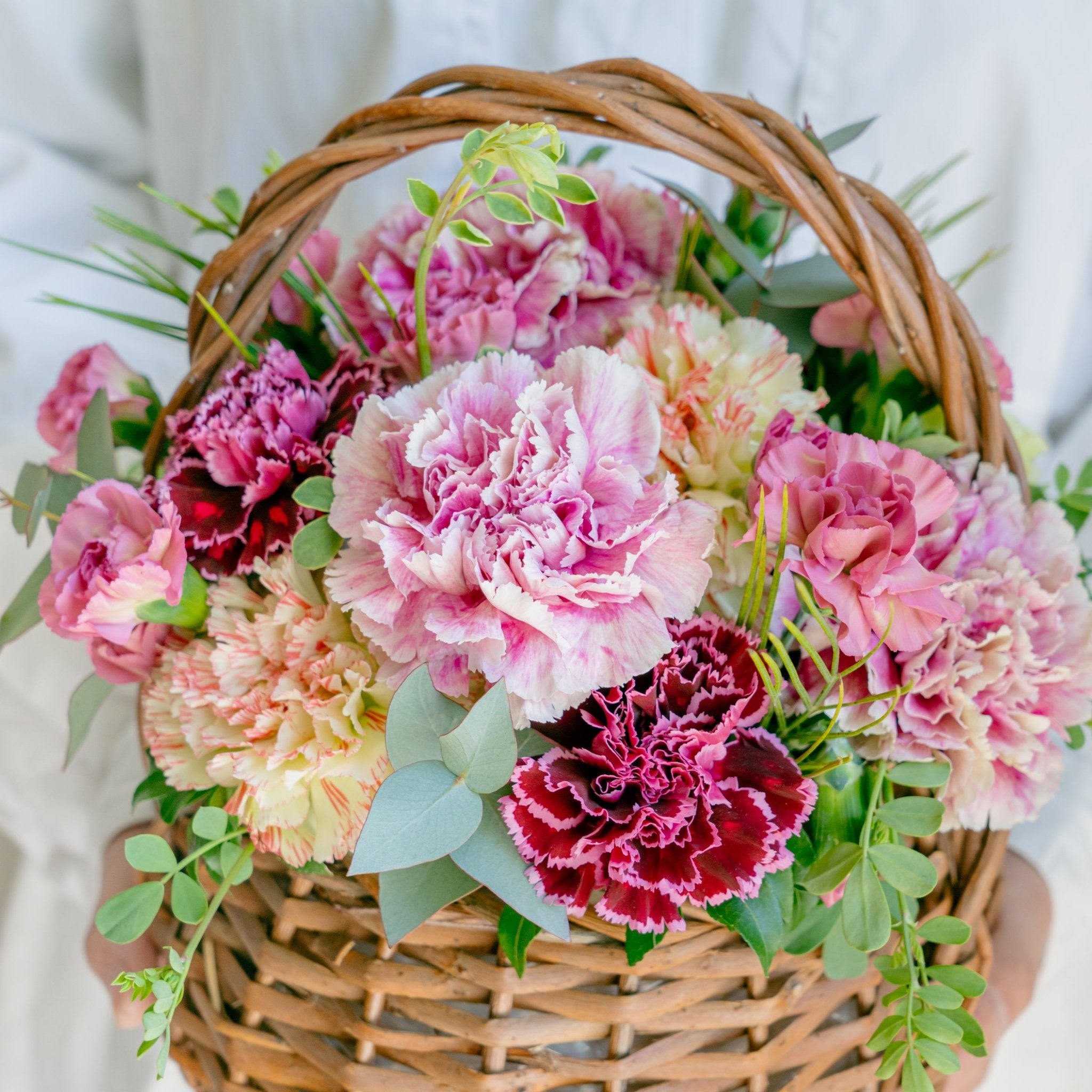 母の日 カーネーションのギフトをオーダーするならFlower&Plants tette │ 「手から手へ、想いを運ぶフラワーショップ」【板橋駅徒歩4分】【熟練フローリスト夫婦が運営】【最短2営業日で発送】【24時間365日注文OK】【ギフトは3300円〜】フラワーギフトを手から手へ、想いを込めたブーケやアレンジメントで大切な人に感謝と愛情を。シーンや用途に合わせて選びやすい豊富な種