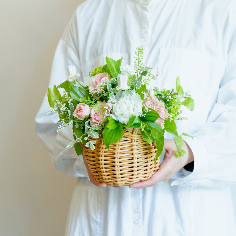 クレマチスのギフトをオーダーするならFlower&Plants tette │ 「手から手へ、想いを運ぶフラワーショップ」【板橋駅徒歩4分】【熟練フローリスト夫婦が運営】【最短2営業日で発送】【24時間365日注文OK】【ギフトは3300円〜】フラワーギフトを手から手へ、想いを込めたブーケやアレンジメントで大切な人に感謝と愛情を。シーンや用途に合わせて選びやすい豊富な種