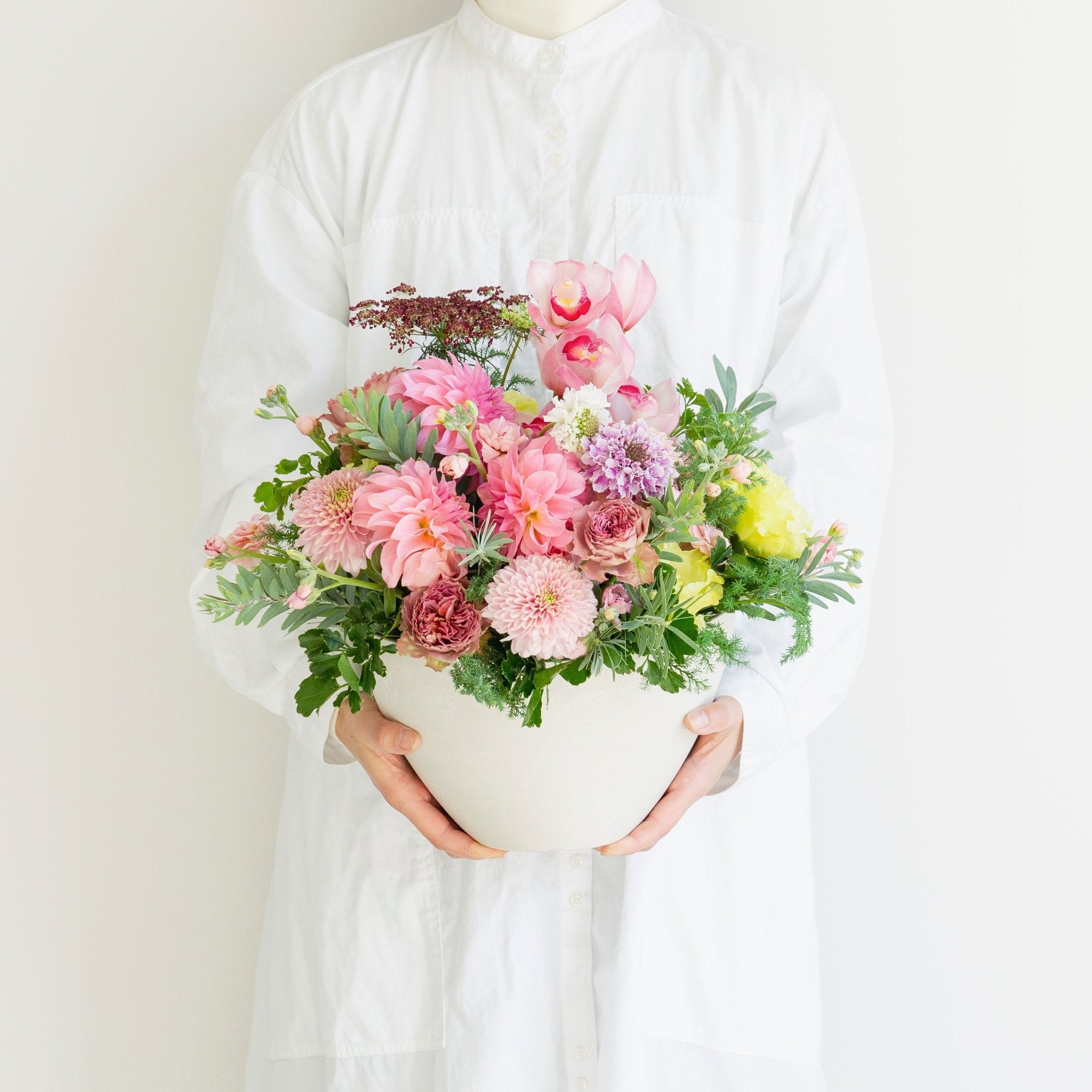 シンビジウムのギフトをオーダーするならFlower&Plants tette │ 「手から手へ、想いを運ぶフラワーショップ」【板橋駅徒歩4分】【熟練フローリスト夫婦が運営】【最短2営業日で発送】【24時間365日注文OK】【ギフトは3300円〜】フラワーギフトを手から手へ、想いを込めたブーケやアレンジメントで大切な人に感謝と愛情を。シーンや用途に合わせて選びやすい豊富な種