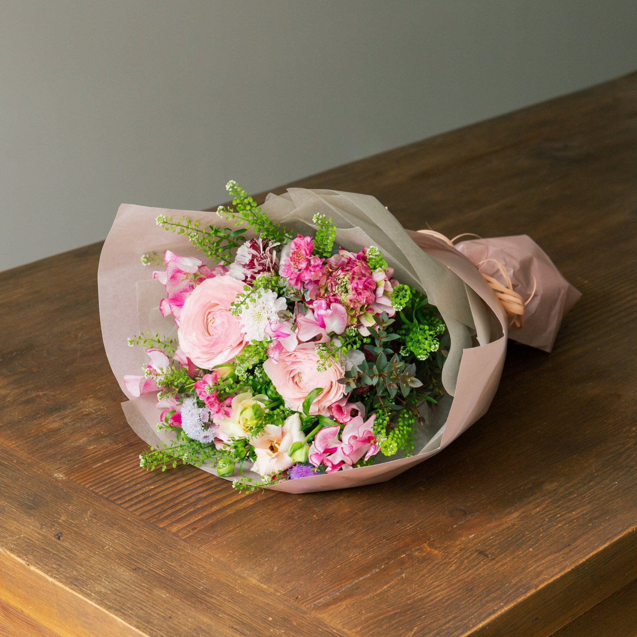 ラナンキュラスのギフトをオーダーするならFlower&Plants tette │ 「手から手へ、想いを運ぶフラワーショップ」【板橋駅徒歩4分】【熟練フローリスト夫婦が運営】【最短2営業日で発送】【24時間365日注文OK】【ギフトは3300円〜】フラワーギフトを手から手へ、想いを込めたブーケやアレンジメントで大切な人に感謝と愛情を。シーンや用途に合わせて選びやすい豊富な種