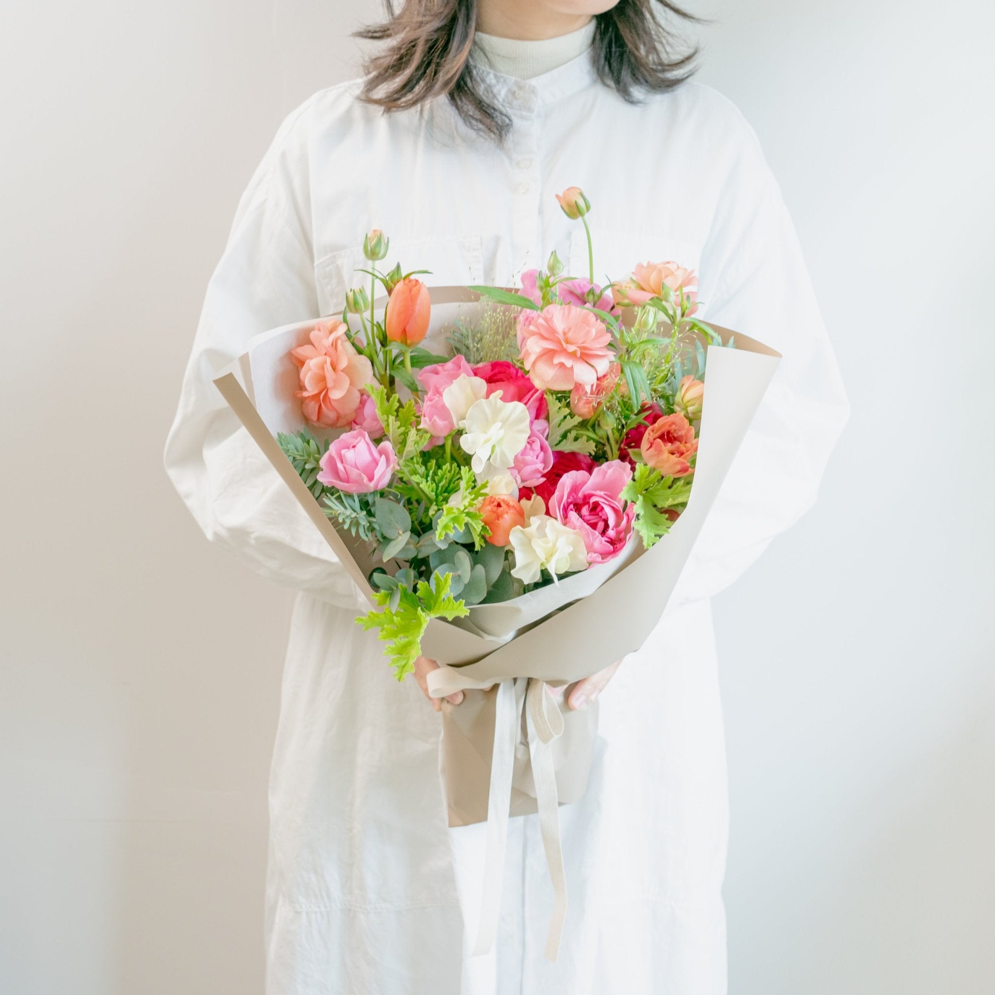 バレンタインブーケをオーダーするならFlower&Plants tette │ 「手から手へ、想いを運ぶフラワーショップ」【板橋駅徒歩4分】【熟練フローリスト夫婦が運営】【最短2営業日で発送】【24時間365日注文OK】【ギフトは3300円〜】フラワーギフトを手から手へ、想いを込めたブーケやアレンジメントで大切な人に感謝と愛情を。シーンや用途に合わせて選びやすい豊富な種