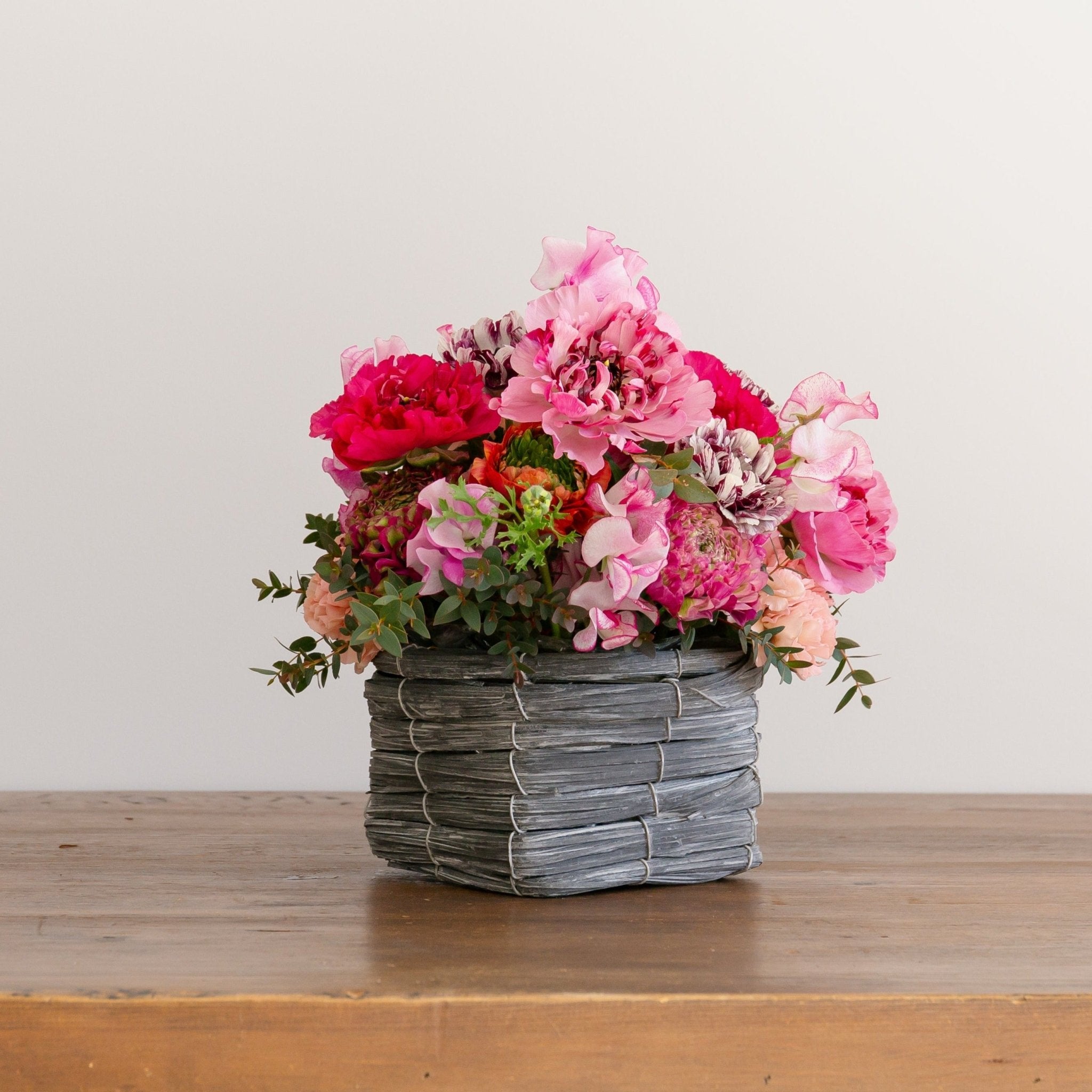 ラナンキュラスのギフトをオーダーするならFlower&Plants tette │ 「手から手へ、想いを運ぶフラワーショップ」【板橋駅徒歩4分】【熟練フローリスト夫婦が運営】【最短2営業日で発送】【24時間365日注文OK】【ギフトは3300円〜】フラワーギフトを手から手へ、想いを込めたブーケやアレンジメントで大切な人に感謝と愛情を。シーンや用途に合わせて選びやすい豊富な種