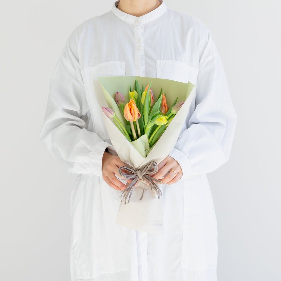 チューリップのギフトをオーダーするならFlower&Plants tette │ 「手から手へ、想いを運ぶフラワーショップ」【板橋駅徒歩4分】【熟練フローリスト夫婦が運営】【最短2営業日で発送】【24時間365日注文OK】【ギフトは3300円〜】フラワーギフトを手から手へ、想いを込めたブーケやアレンジメントで大切な人に感謝と愛情を。シーンや用途に合わせて選びやすい豊富な種