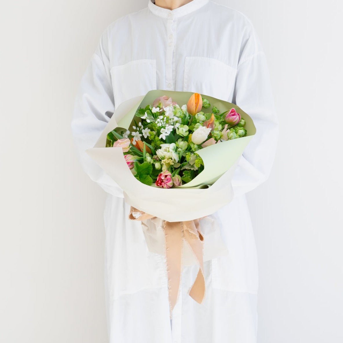 チューリップのギフトをオーダーするならFlower&Plants tette │ 「手から手へ、想いを運ぶフラワーショップ」【板橋駅徒歩4分】【熟練フローリスト夫婦が運営】【最短2営業日で発送】【24時間365日注文OK】【ギフトは3300円〜】フラワーギフトを手から手へ、想いを込めたブーケやアレンジメントで大切な人に感謝と愛情を。シーンや用途に合わせて選びやすい豊富な種