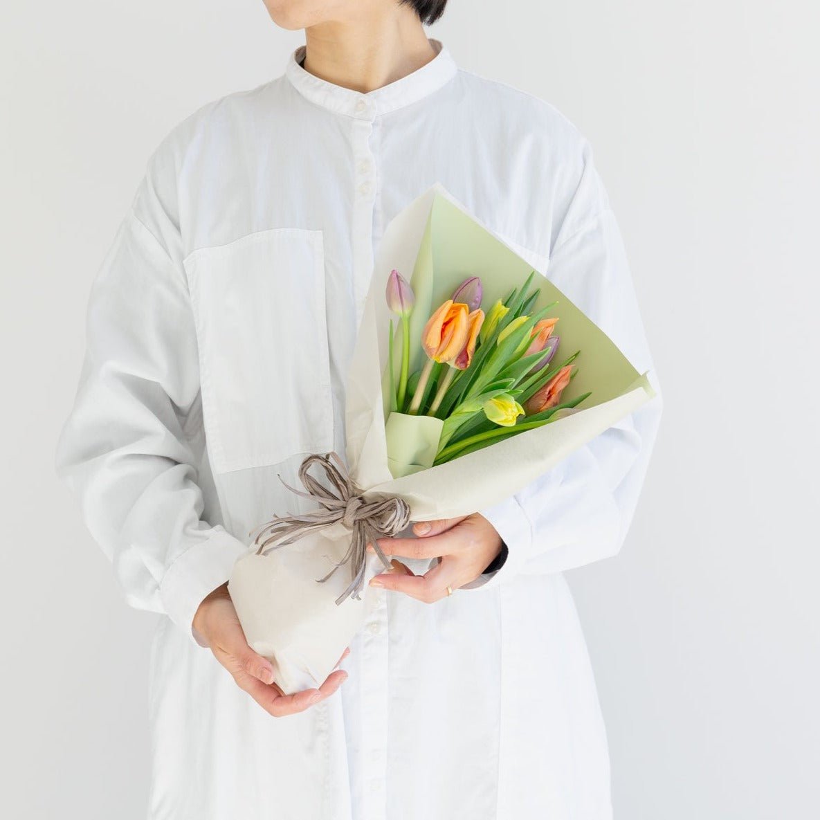 チューリップのギフトをオーダーするならFlower&Plants tette │ 「手から手へ、想いを運ぶフラワーショップ」【板橋駅徒歩4分】【熟練フローリスト夫婦が運営】【最短2営業日で発送】【24時間365日注文OK】【ギフトは3300円〜】フラワーギフトを手から手へ、想いを込めたブーケやアレンジメントで大切な人に感謝と愛情を。シーンや用途に合わせて選びやすい豊富な種