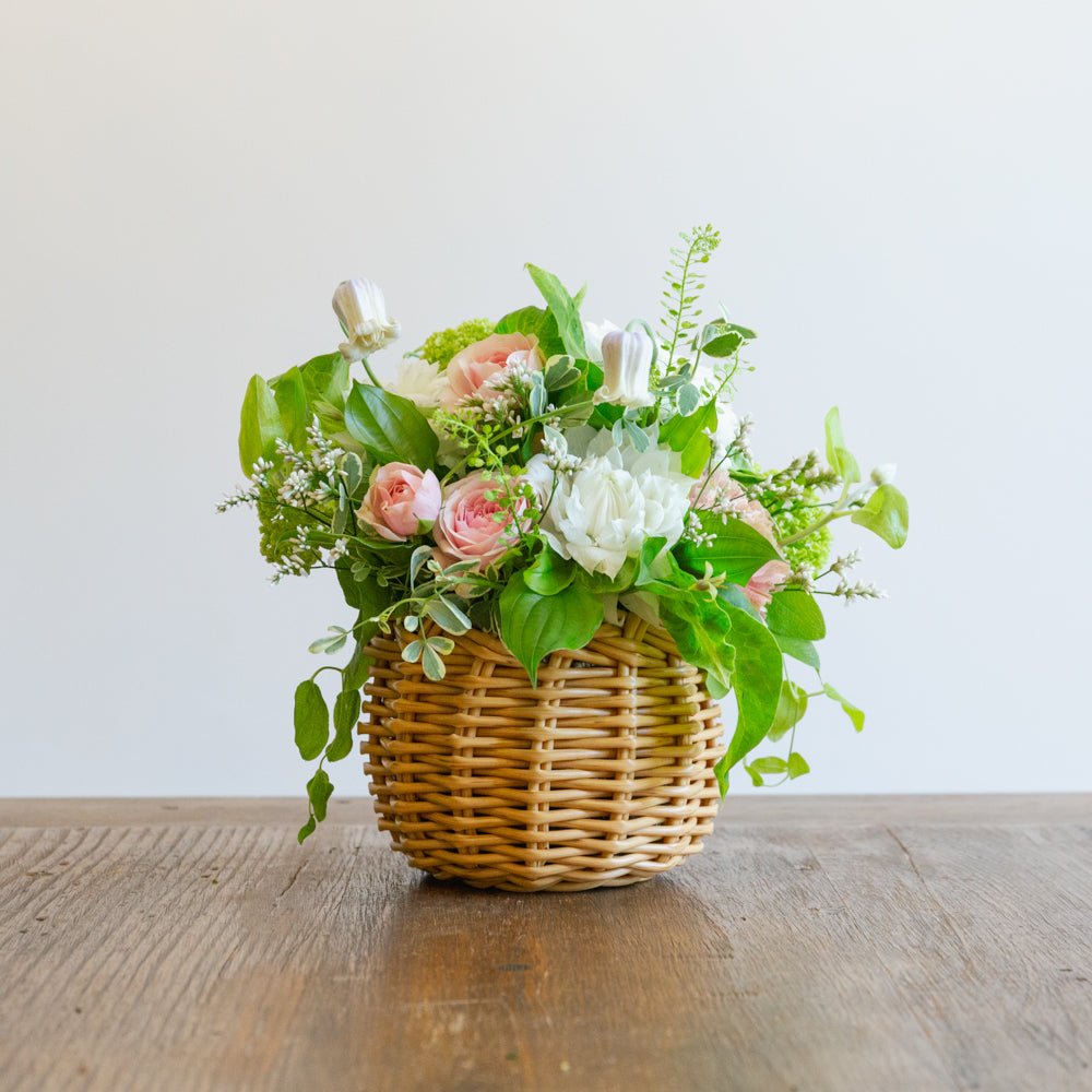 クレマチスのギフトをオーダーするならFlower&Plants tette │ 「手から手へ、想いを運ぶフラワーショップ」【板橋駅徒歩4分】【熟練フローリスト夫婦が運営】【最短2営業日で発送】【24時間365日注文OK】【ギフトは3300円〜】フラワーギフトを手から手へ、想いを込めたブーケやアレンジメントで大切な人に感謝と愛情を。シーンや用途に合わせて選びやすい豊富な種