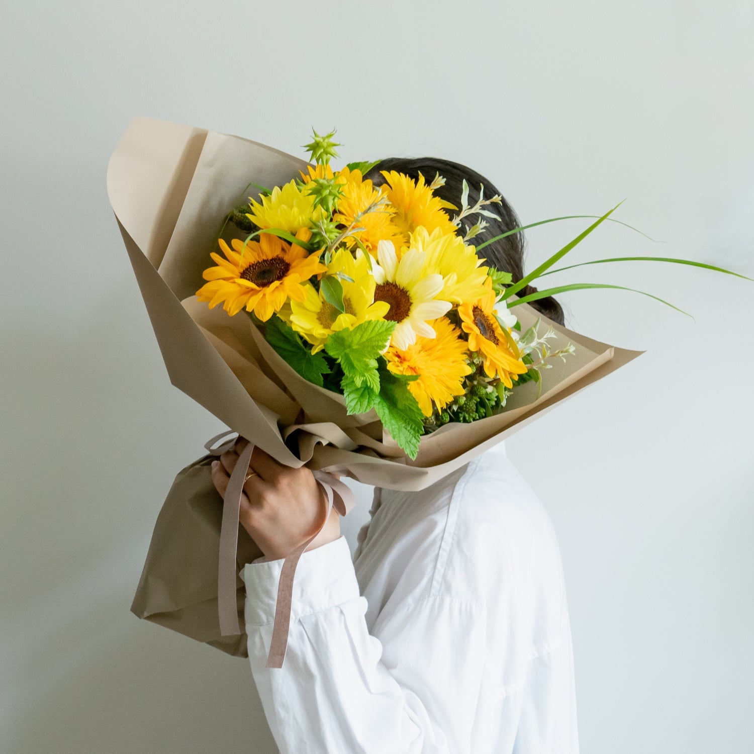 ひまわりのギフトをオーダーするならFlower&Plants tette │ 「手から手へ、想いを運ぶフラワーショップ」【板橋駅徒歩4分】【熟練フローリスト夫婦が運営】【最短2営業日で発送】【24時間365日注文OK】【ギフトは3300円〜】フラワーギフトを手から手へ、想いを込めたブーケやアレンジメントで大切な人に感謝と愛情を。シーンや用途に合わせて選びやすい豊富な種