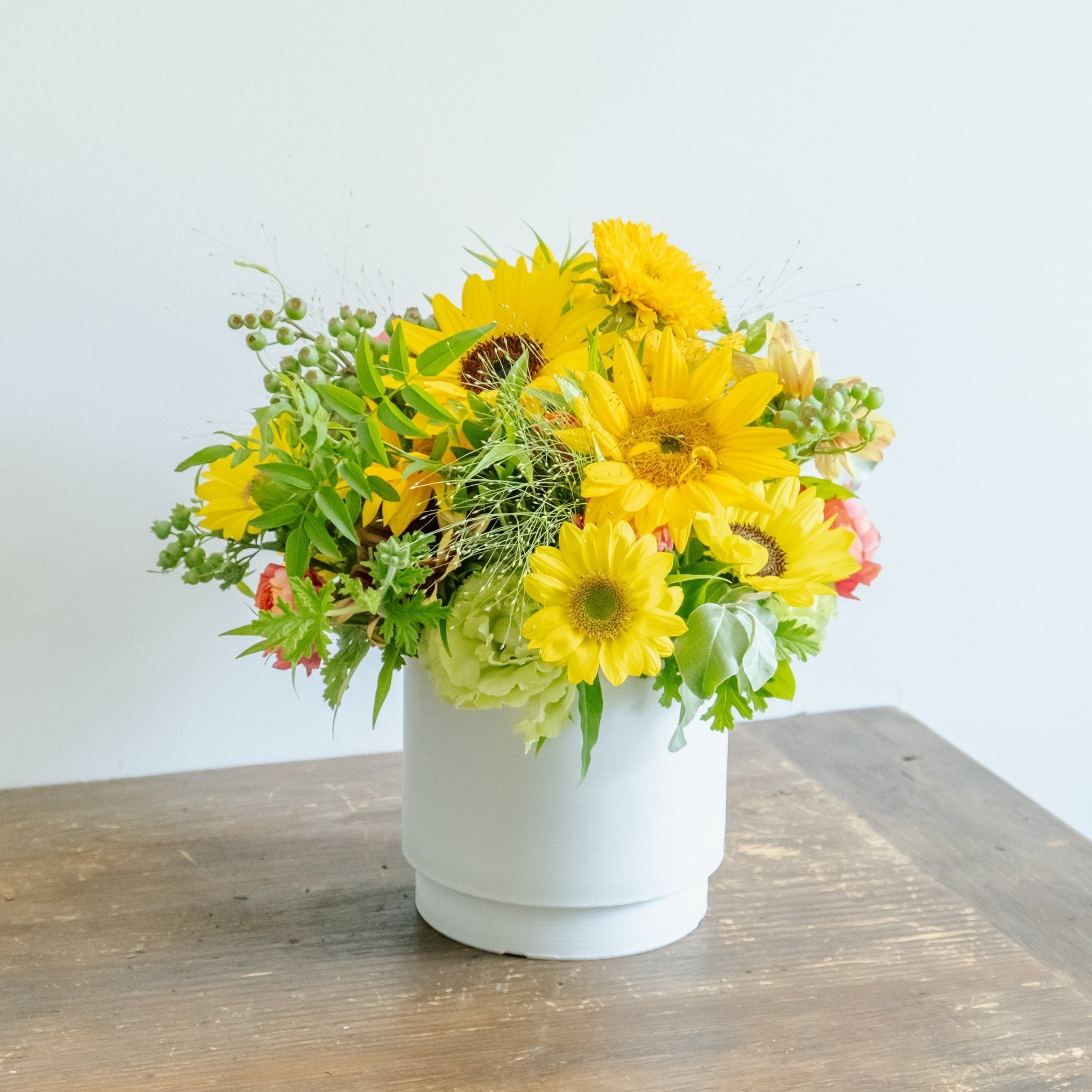 ひまわりのギフトをオーダーするならFlower&Plants tette │ 「手から手へ、想いを運ぶフラワーショップ」【板橋駅徒歩4分】【熟練フローリスト夫婦が運営】【最短2営業日で発送】【24時間365日注文OK】【ギフトは3300円〜】フラワーギフトを手から手へ、想いを込めたブーケやアレンジメントで大切な人に感謝と愛情を。シーンや用途に合わせて選びやすい豊富な種