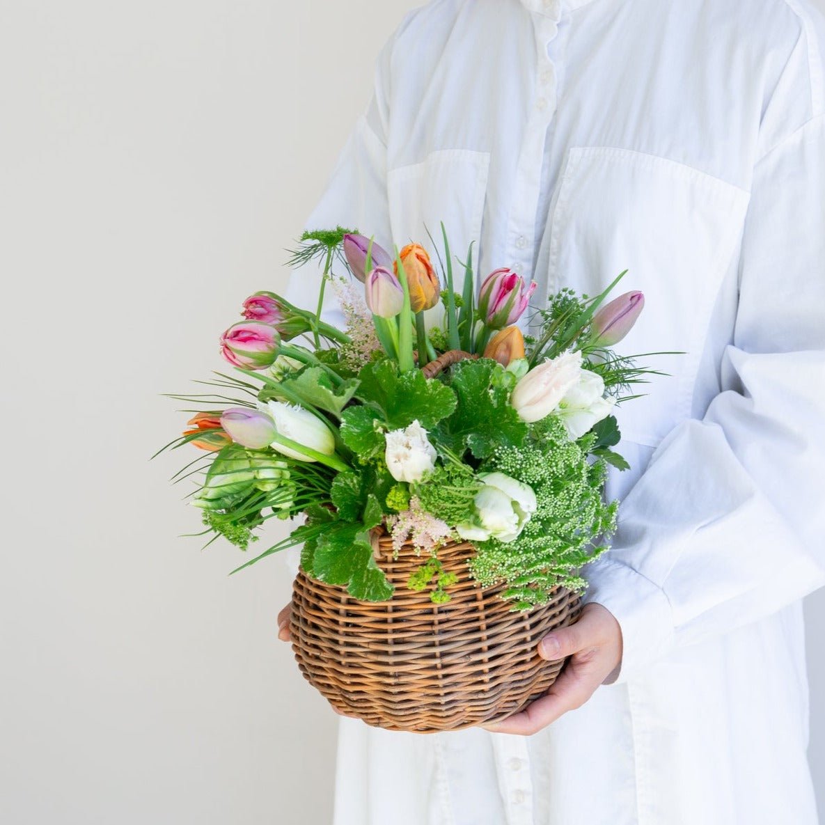 チューリップのギフトをオーダーするならFlower&Plants tette │ 「手から手へ、想いを運ぶフラワーショップ」【板橋駅徒歩4分】【熟練フローリスト夫婦が運営】【最短2営業日で発送】【24時間365日注文OK】【ギフトは3300円〜】フラワーギフトを手から手へ、想いを込めたブーケやアレンジメントで大切な人に感謝と愛情を。シーンや用途に合わせて選びやすい豊富な種