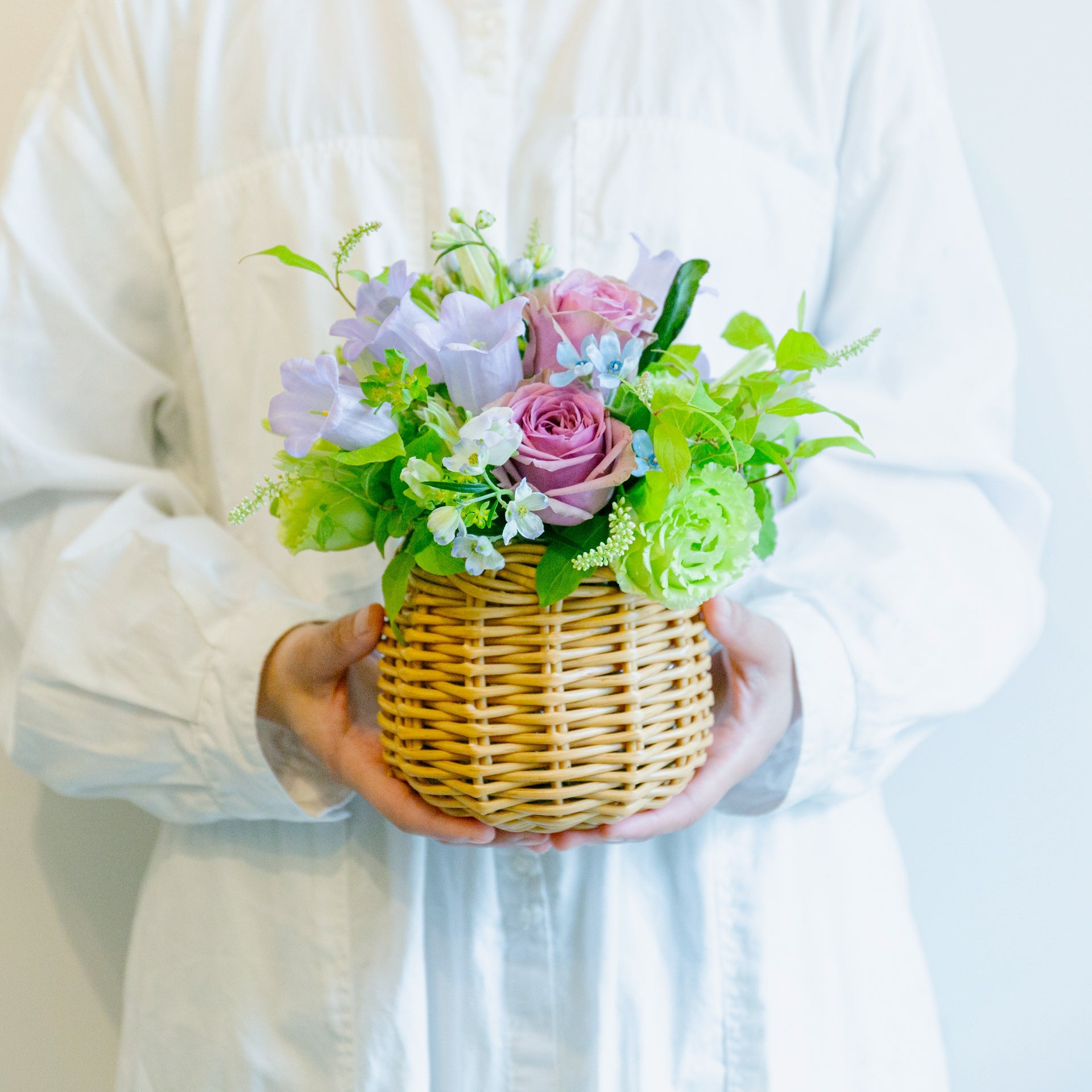 カンパニュラのギフトをオーダーするならFlower&Plants tette │ 「手から手へ、想いを運ぶフラワーショップ」【板橋駅徒歩4分】【熟練フローリスト夫婦が運営】【最短2営業日で発送】【24時間365日注文OK】【ギフトは3300円〜】フラワーギフトを手から手へ、想いを込めたブーケやアレンジメントで大切な人に感謝と愛情を。シーンや用途に合わせて選びやすい豊富な種