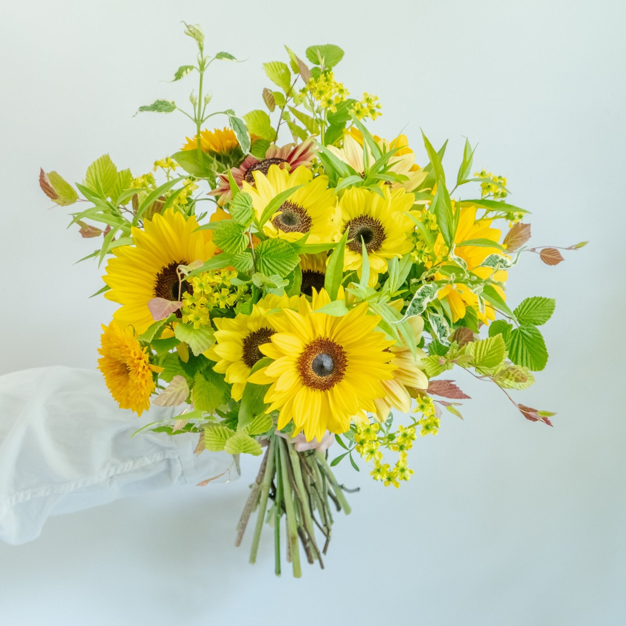 ひまわりのギフトをオーダーするならFlower&Plants tette │ 「手から手へ、想いを運ぶフラワーショップ」【板橋駅徒歩4分】【熟練フローリスト夫婦が運営】【最短2営業日で発送】【24時間365日注文OK】【ギフトは3300円〜】フラワーギフトを手から手へ、想いを込めたブーケやアレンジメントで大切な人に感謝と愛情を。シーンや用途に合わせて選びやすい豊富な種