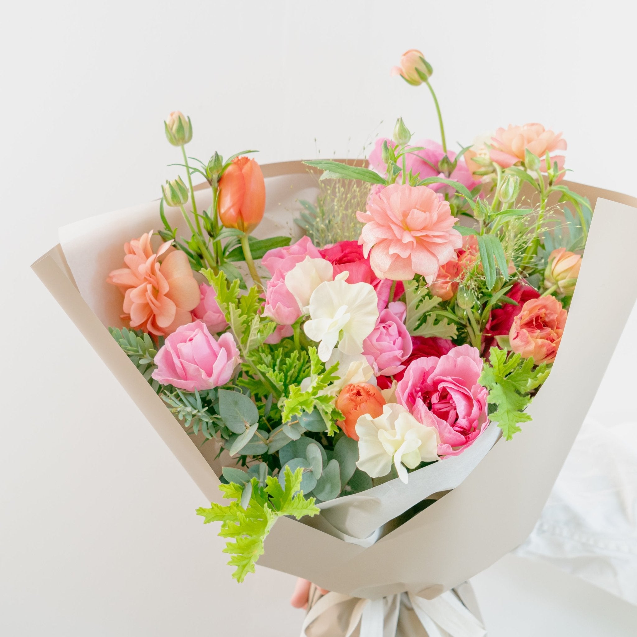 バレンタインブーケをオーダーするならFlower&Plants tette │ 「手から手へ、想いを運ぶフラワーショップ」【板橋駅徒歩4分】【熟練フローリスト夫婦が運営】【最短2営業日で発送】【24時間365日注文OK】【ギフトは3300円〜】フラワーギフトを手から手へ、想いを込めたブーケやアレンジメントで大切な人に感謝と愛情を。シーンや用途に合わせて選びやすい豊富な種