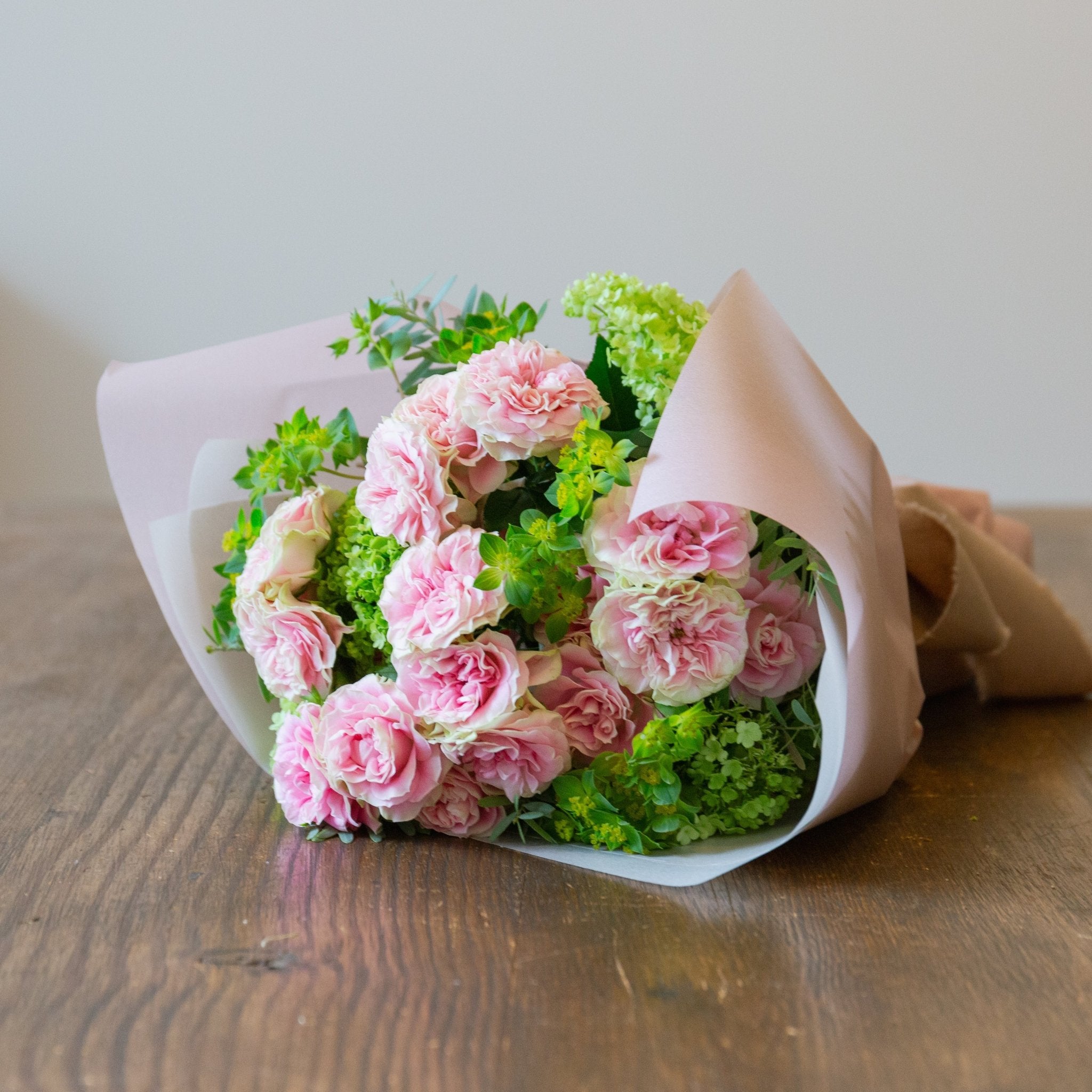 バラのギフトをオーダーするならFlower&Plants tette │ 「手から手へ、想いを運ぶフラワーショップ」【板橋駅徒歩4分】【熟練フローリスト夫婦が運営】【最短2営業日で発送】【24時間365日注文OK】【ギフトは3300円〜】フラワーギフトを手から手へ、想いを込めたブーケやアレンジメントで大切な人に感謝と愛情を。シーンや用途に合わせて選びやすい豊富な種