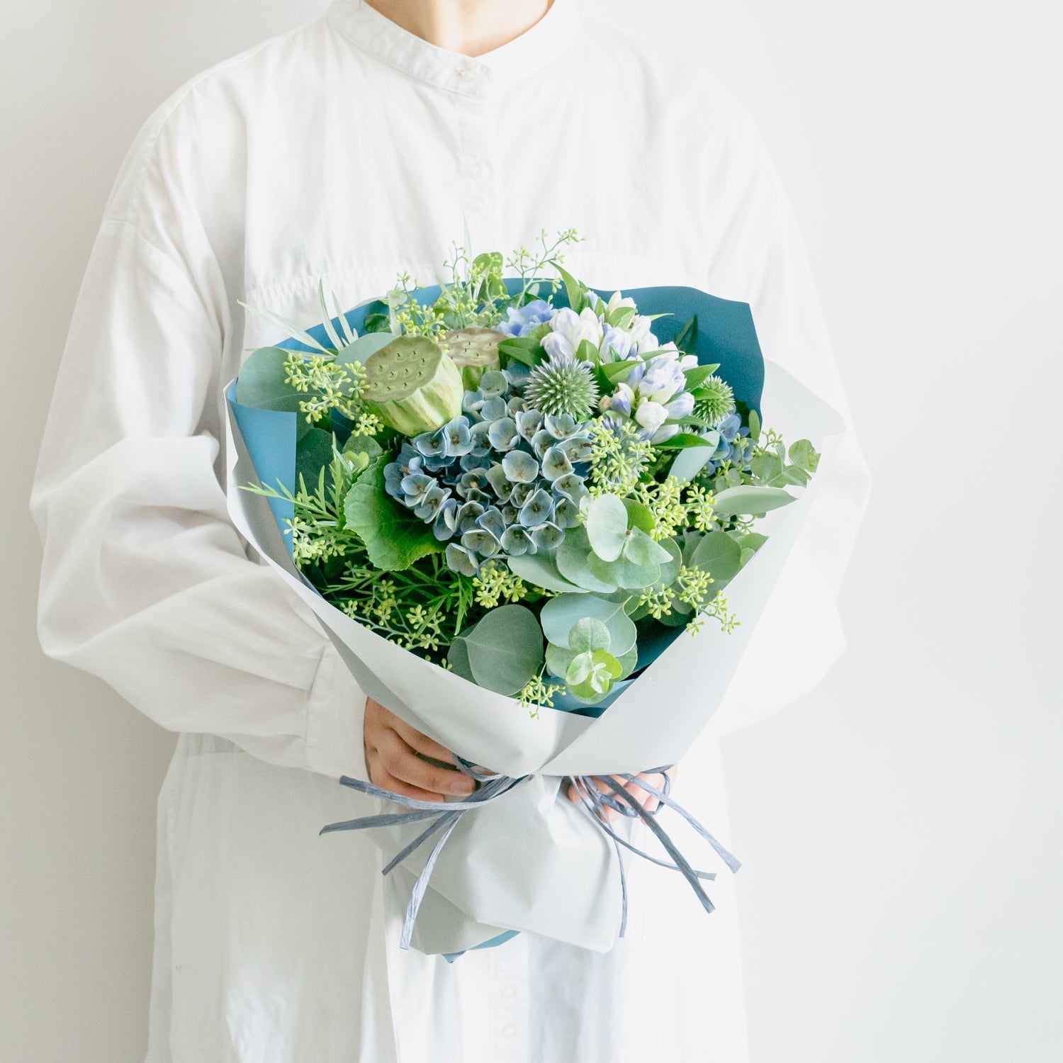 アジサイのギフトをオーダーするならFlower&Plants tette │ 「手から手へ、想いを運ぶフラワーショップ」【板橋駅徒歩4分】【熟練フローリスト夫婦が運営】【最短2営業日で発送】【24時間365日注文OK】【ギフトは3300円〜】フラワーギフトを手から手へ、想いを込めたブーケやアレンジメントで大切な人に感謝と愛情を。シーンや用途に合わせて選びやすい豊富な種