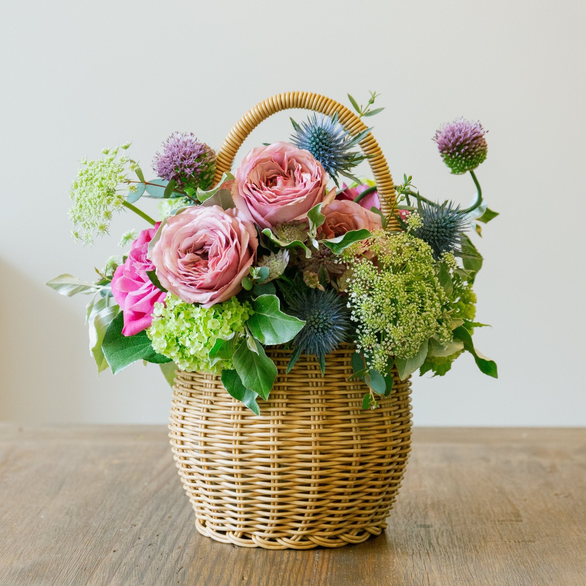 バラのギフトをオーダーするならFlower&Plants tette │ 「手から手へ、想いを運ぶフラワーショップ」【板橋駅徒歩4分】【熟練フローリスト夫婦が運営】【最短2営業日で発送】【24時間365日注文OK】【ギフトは3300円〜】フラワーギフトを手から手へ、想いを込めたブーケやアレンジメントで大切な人に感謝と愛情を。シーンや用途に合わせて選びやすい豊富な種